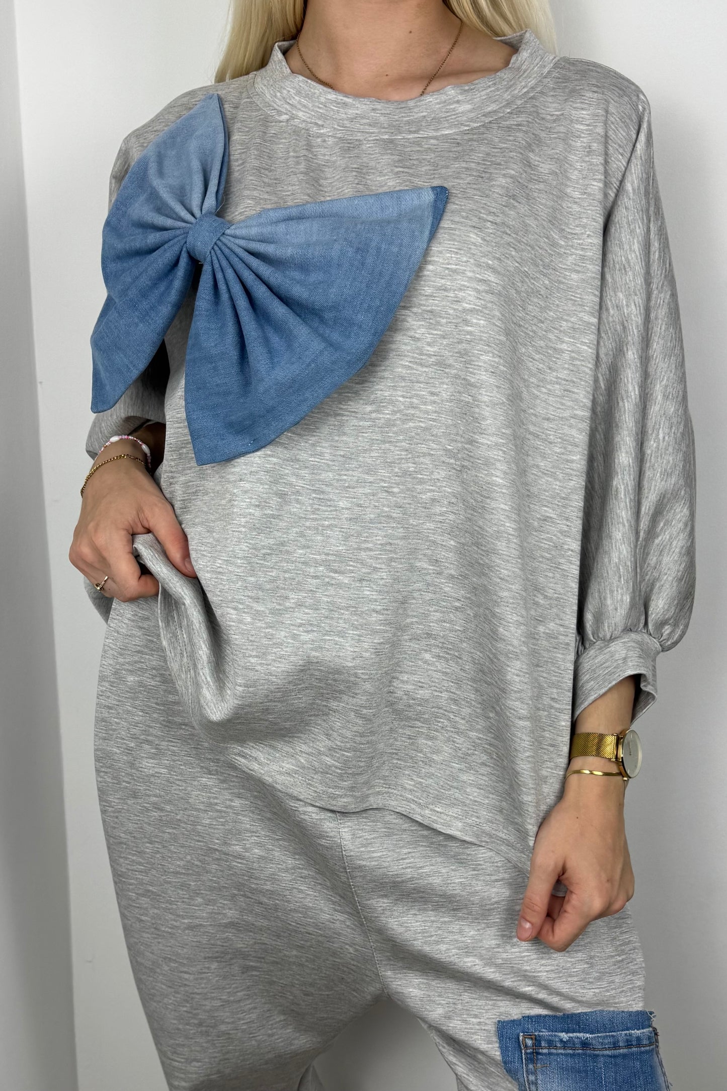 Shirt mit XXL-Schleifen-Detail-Grau