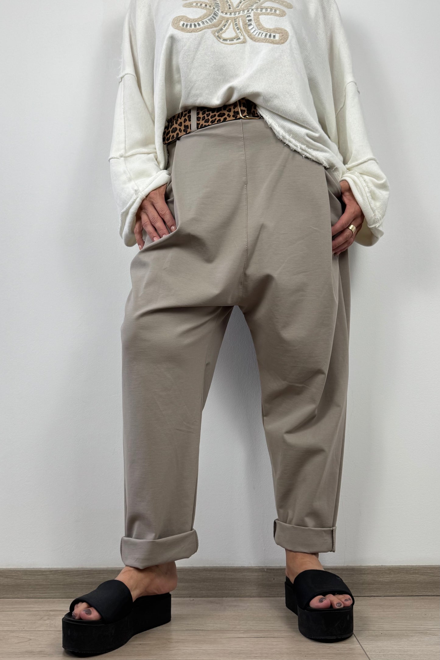 Hose mit Stretchbund und Leoparden-Gürtel