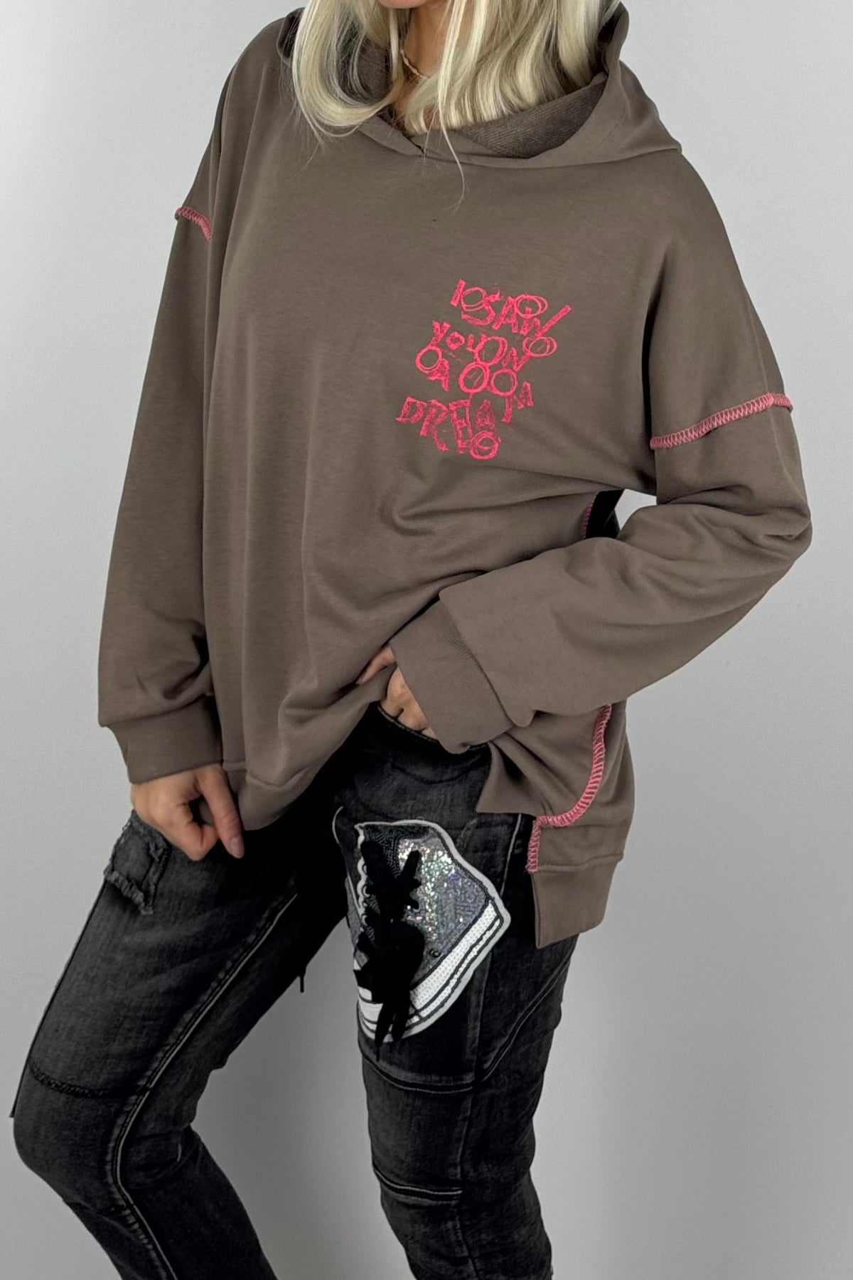 Damen-Hoodie mit Schriftprint und Ziernähten-Mud