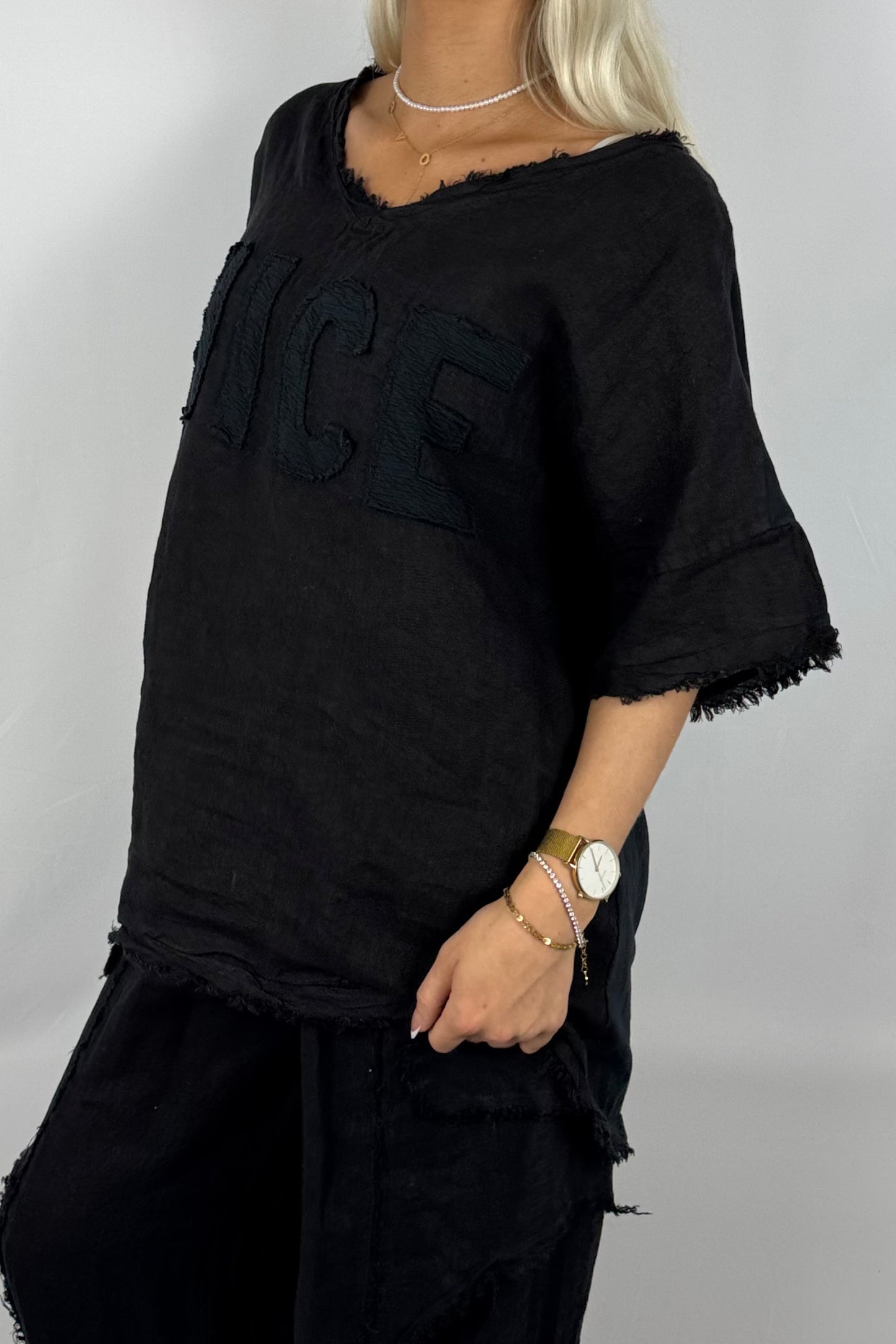 Leinen-Shirt mit „NICE“-Applikation-Schwarz