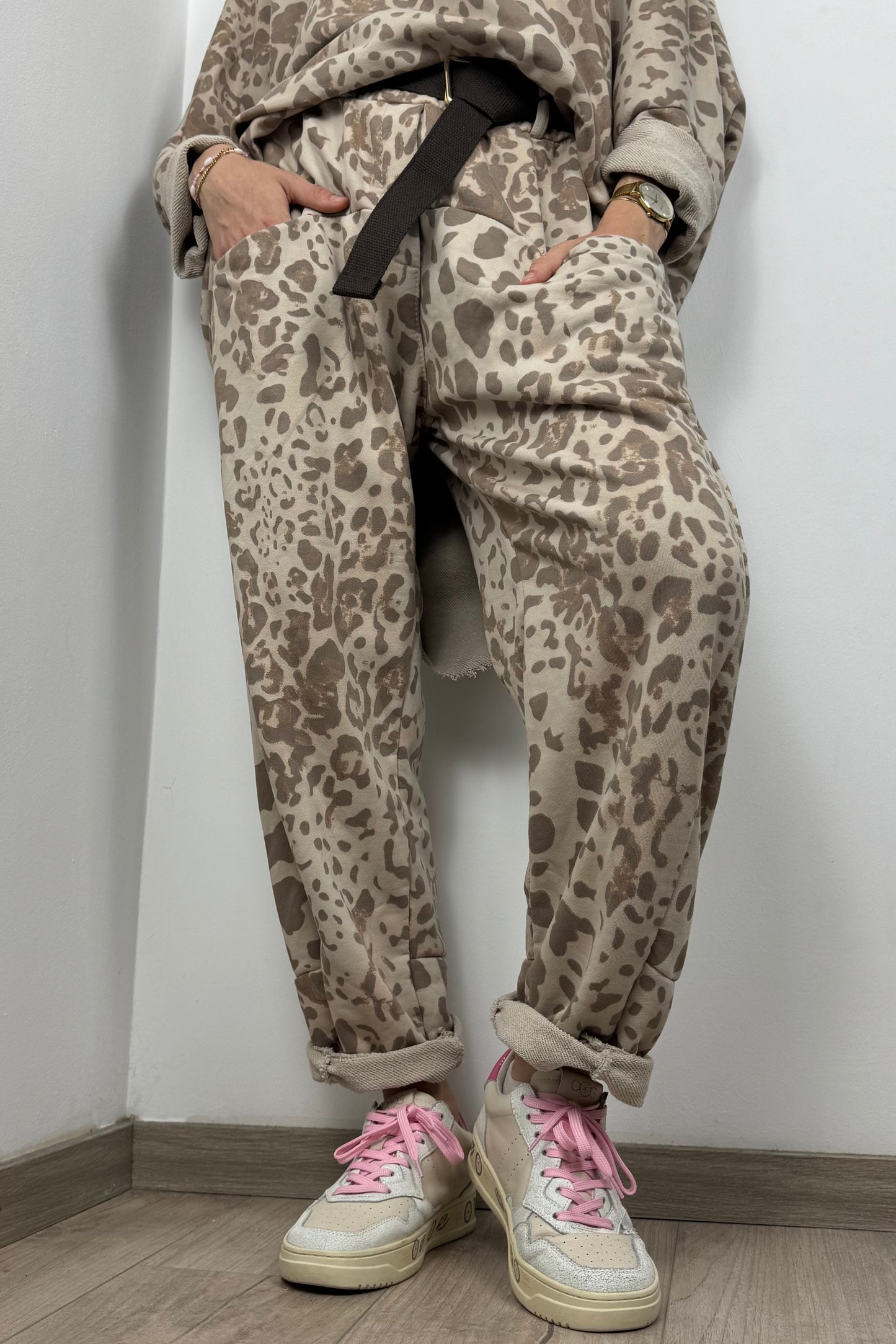 Jogpant mit Animal-Print und Gürtel-Beige