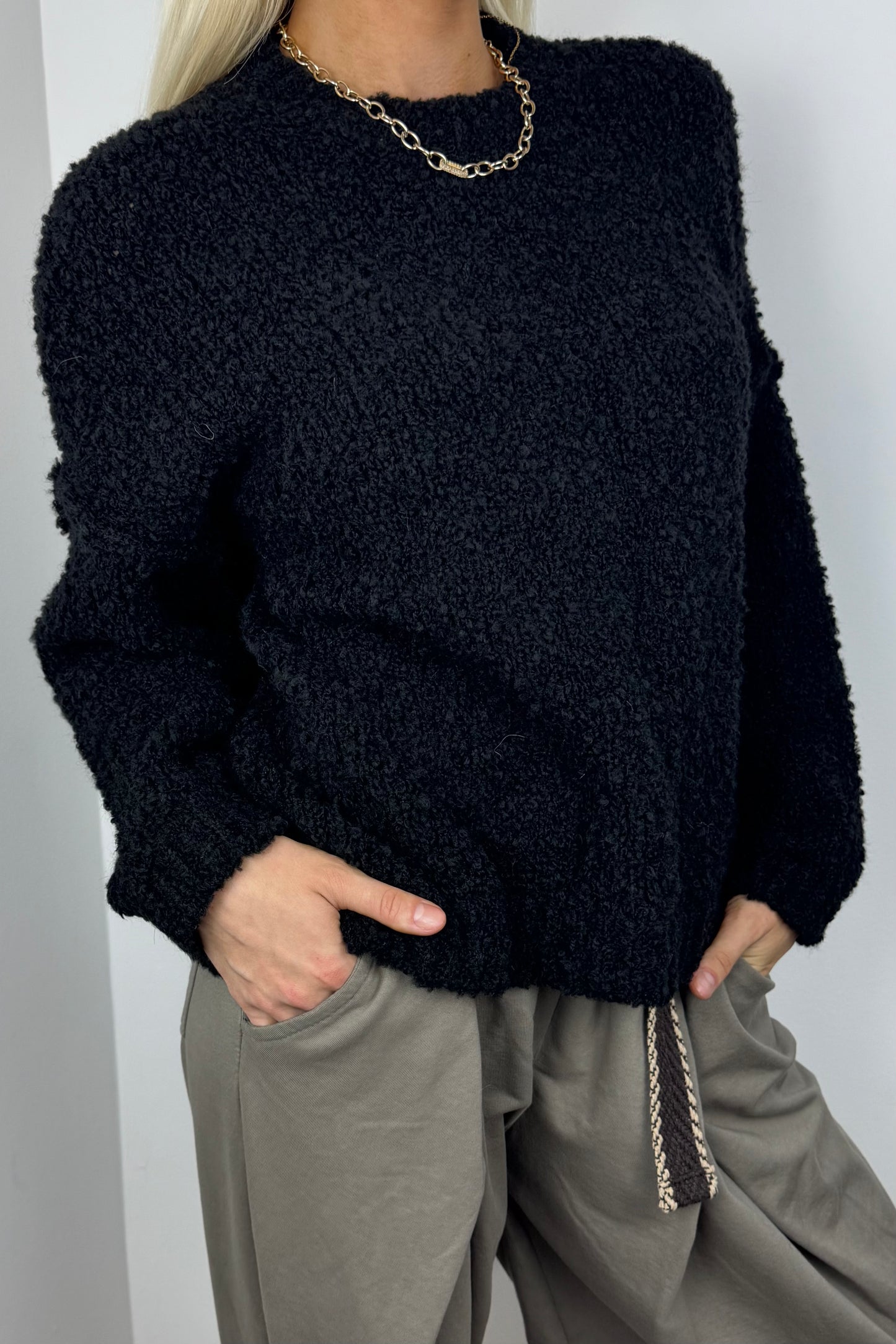 Kuscheliger Grobstrickpullover mit Stehkragen-Schwarz