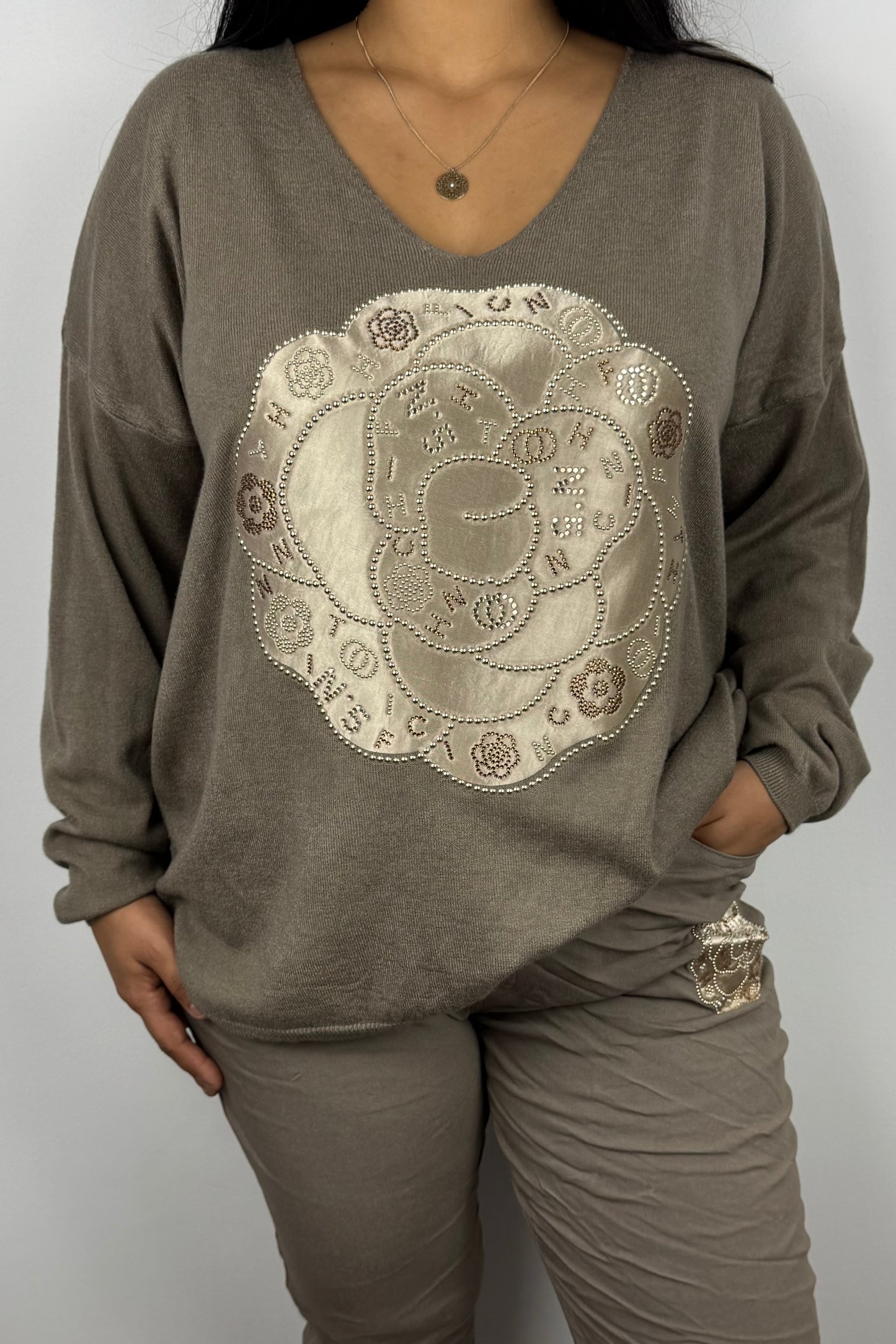 Feinstrick-Shirt mit Strass und Blumenmuster