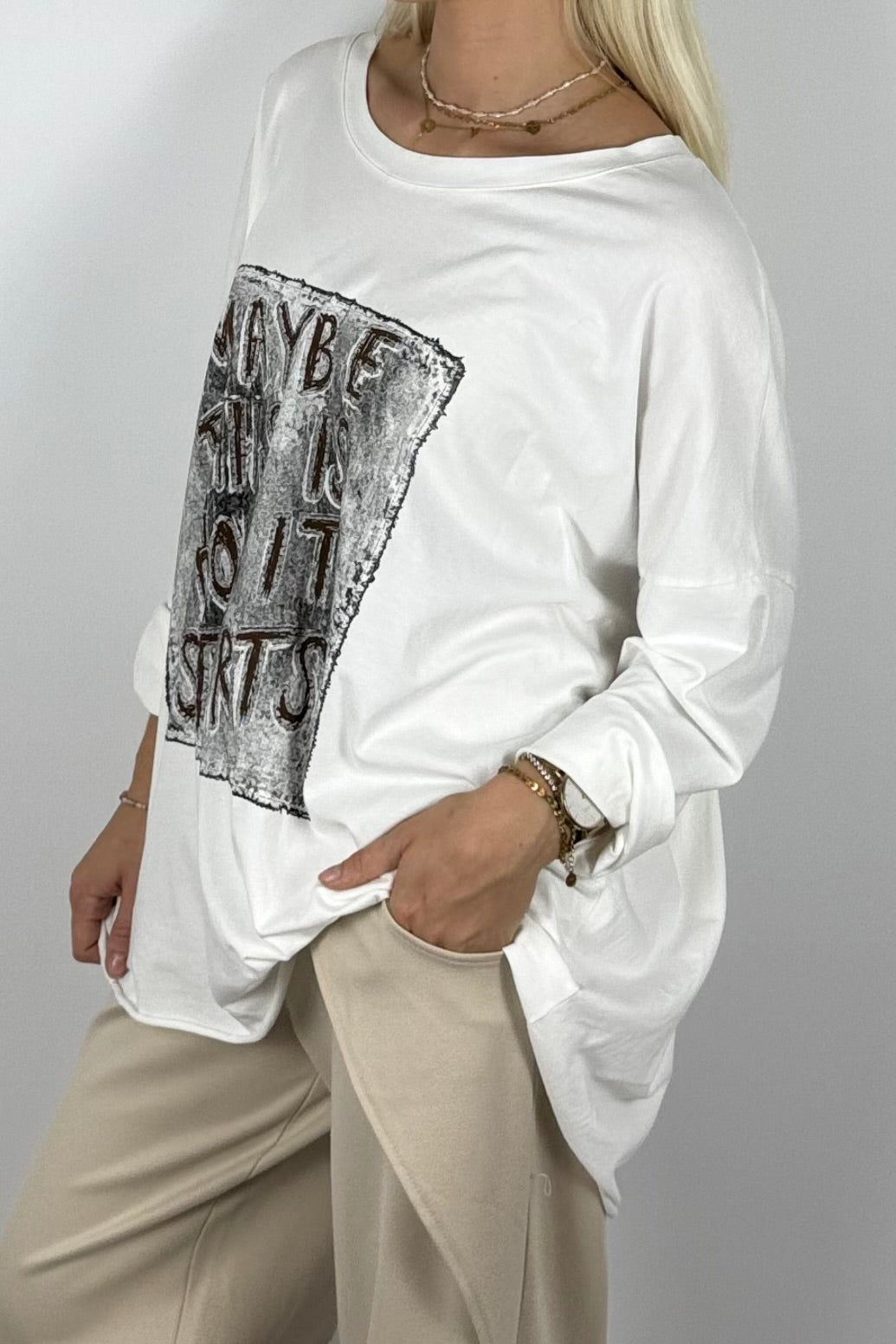 Damen Oversize Shirt „Maybe This Is How It Starts“ – Weiß