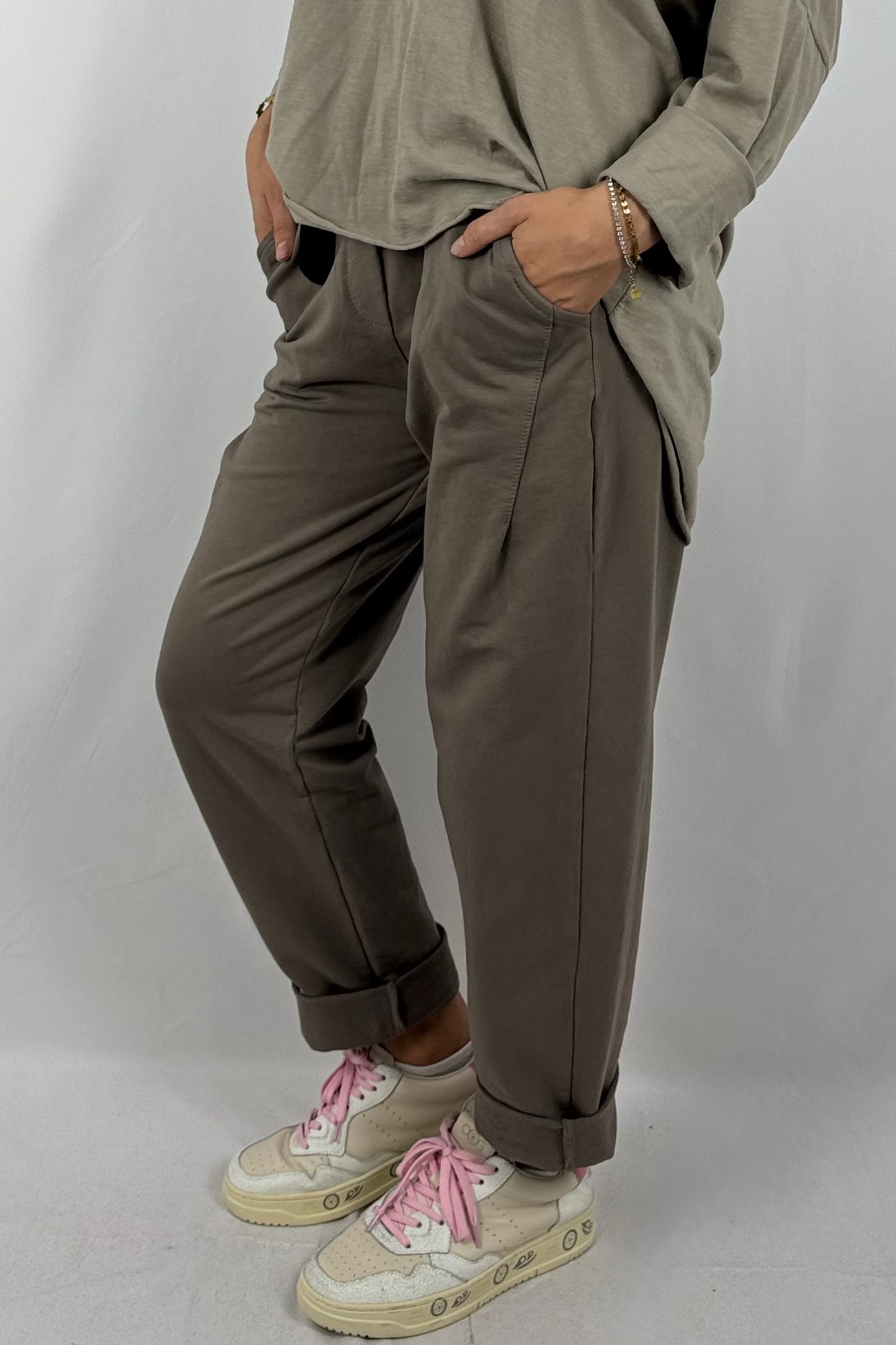 Damen Jogpants mit Leo-Tuch – Oversize-Mud