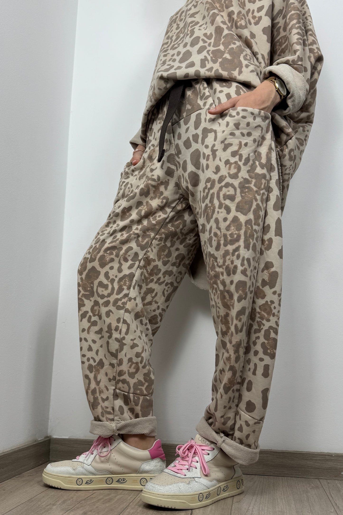 Jogpant mit Animal-Print und Gürtel-Beige
