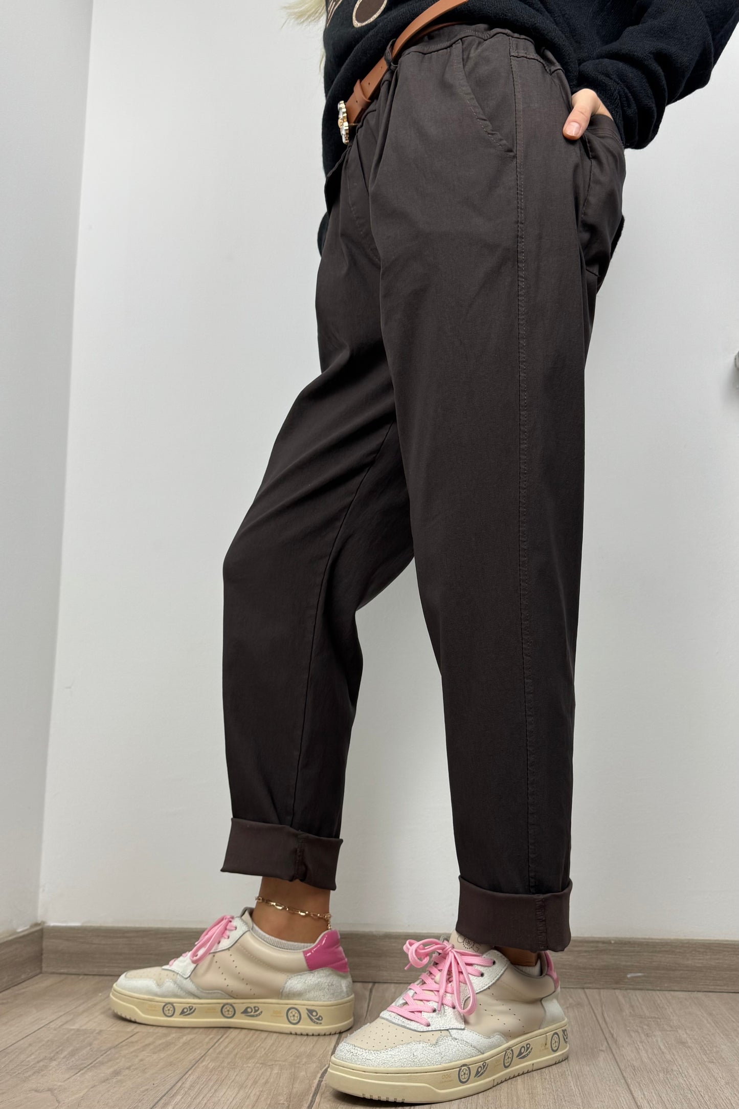 Elegante Stoffhose mit Gürtel-Chocolate