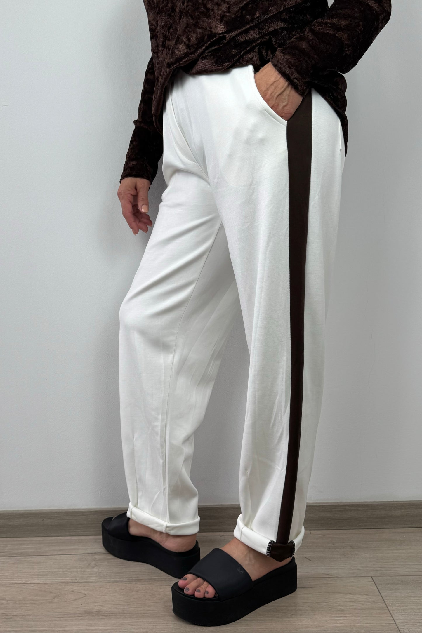 Damenhose mit Kontraststreifen – Tunnelzug & modischer Look