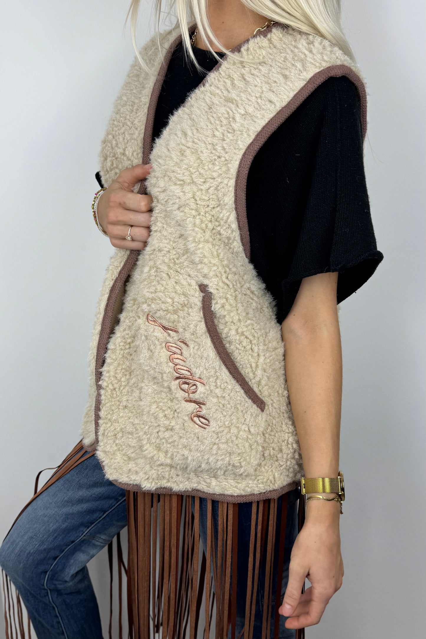 Flauschige Weste mit Stickerei –Beige