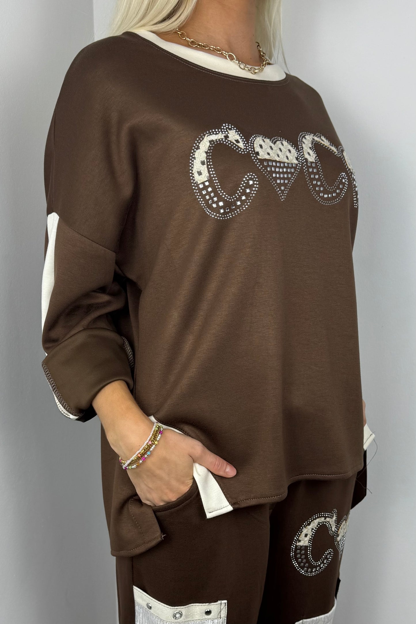 Stylisches Shirt mit Schmuckstein-Details-Choco