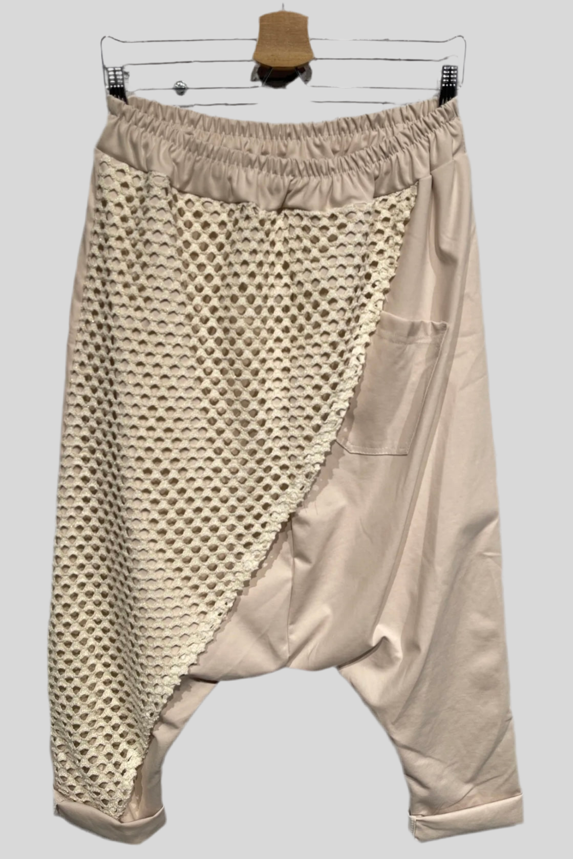 Beige Baggyhose mit Netzdetails – sportlich & stylisch