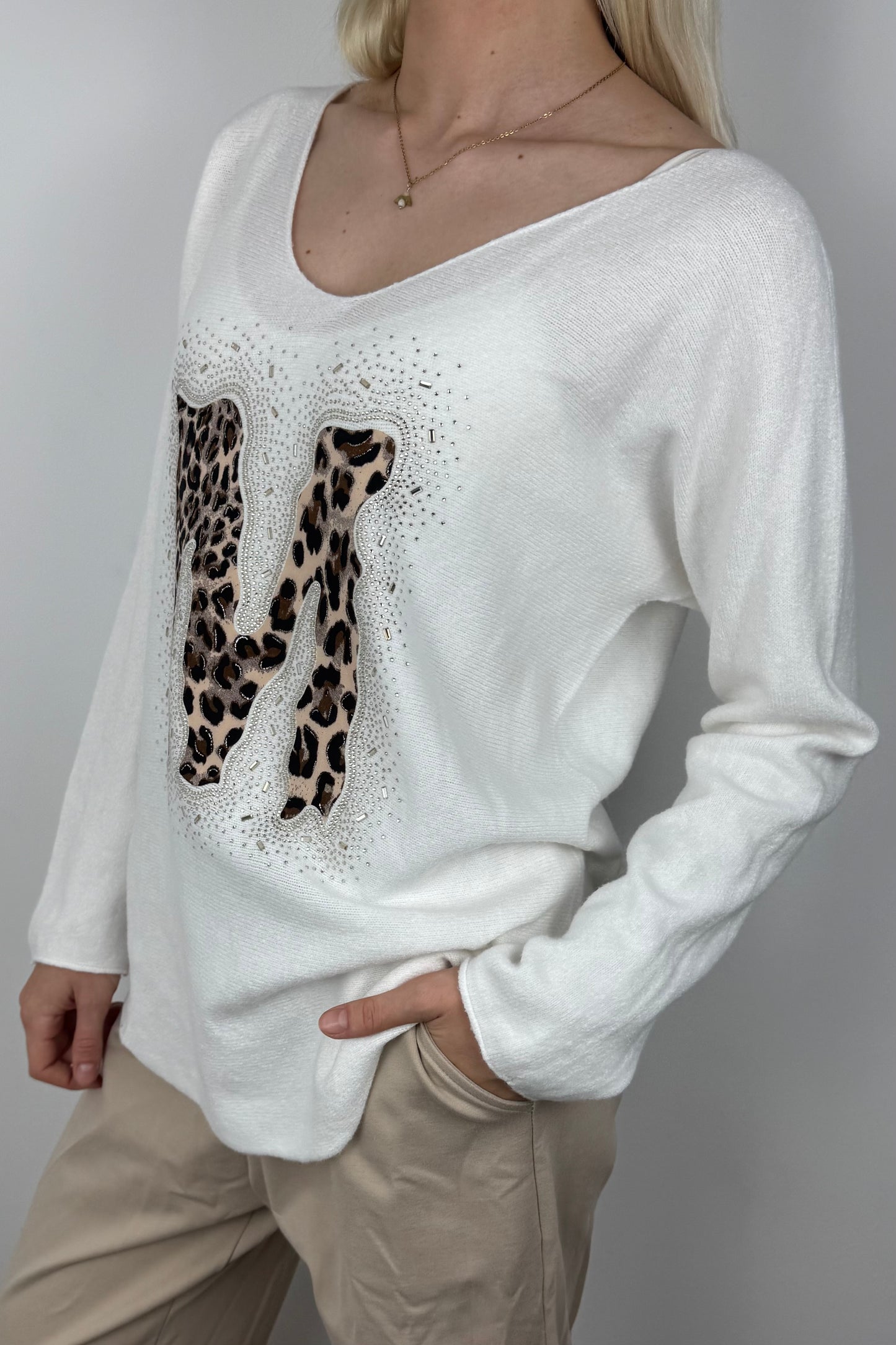Langarmshirt mit Strass-Detail und M-Applikation-Weiß