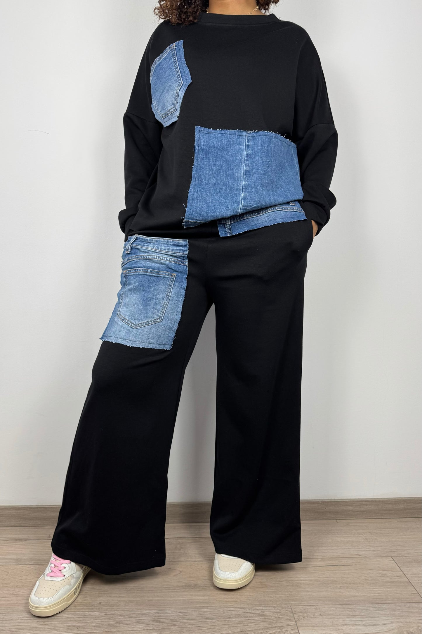 Zweiteiliger Damen-Anzug: Sweater & Hose mit Jeans-Details