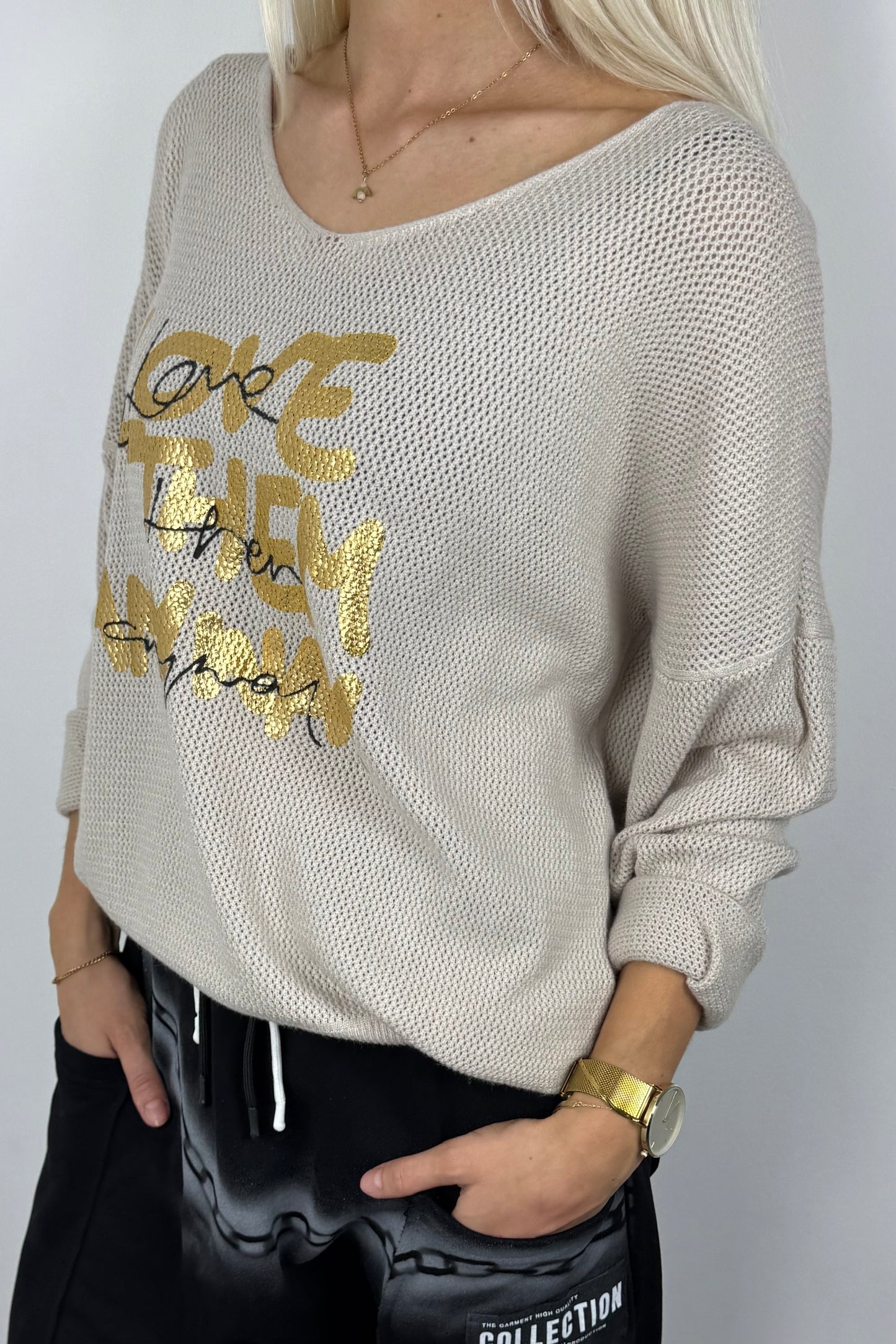 Damen Shirt mit Glitzer-Schriftzug „Love Them Anyway“ –Beige