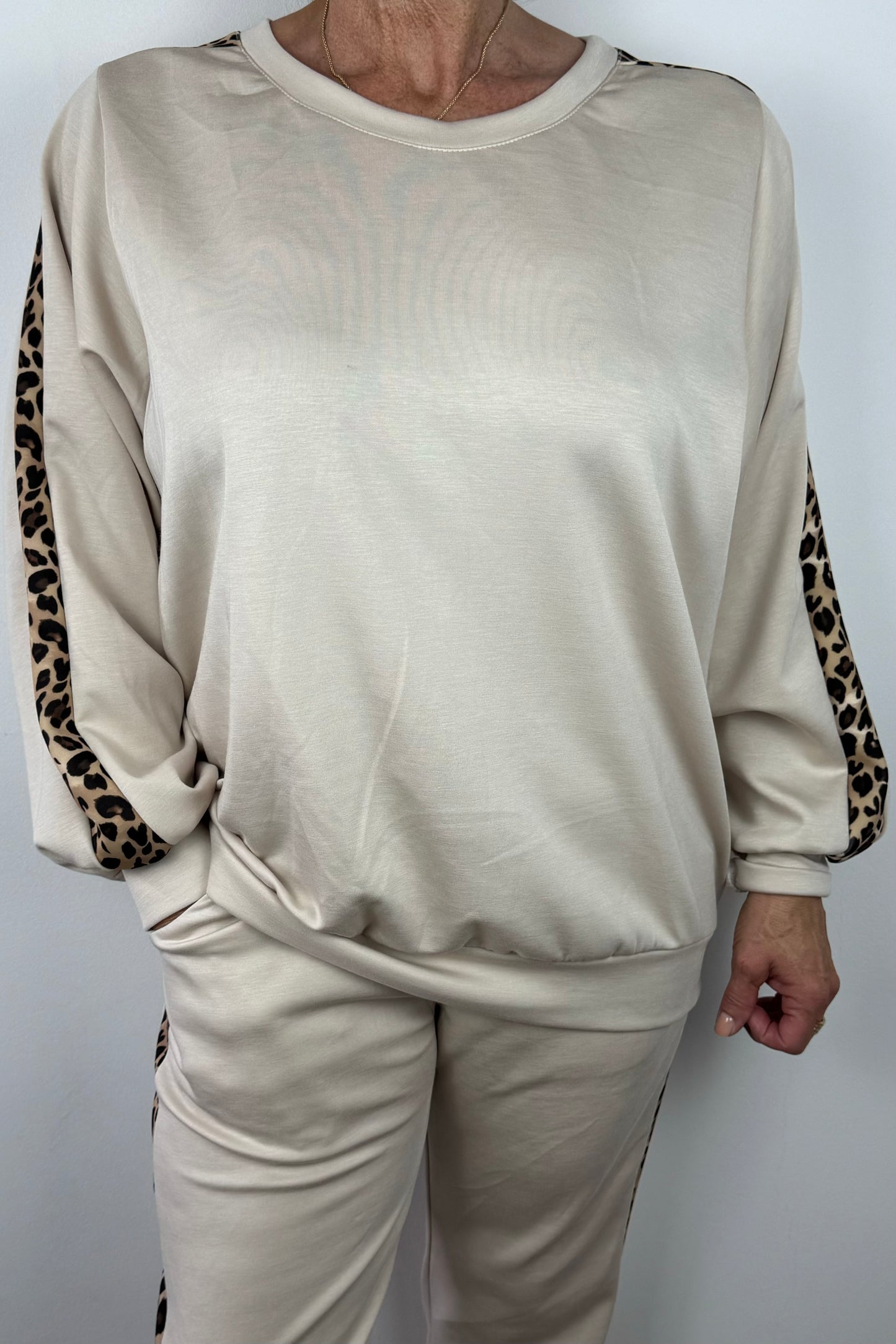 Sweatshirt mit Animal-Streifen an den Ärmeln