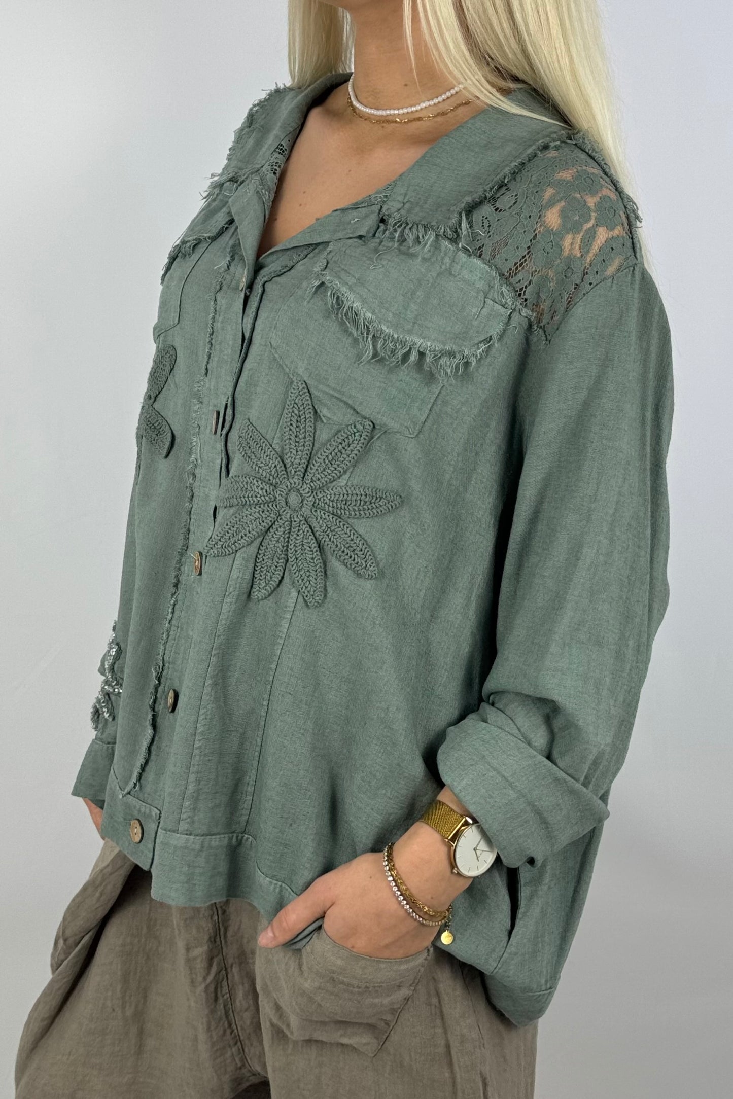 Leichte Bluse mit Häkelblumen & Spitzendetails-hell khaki