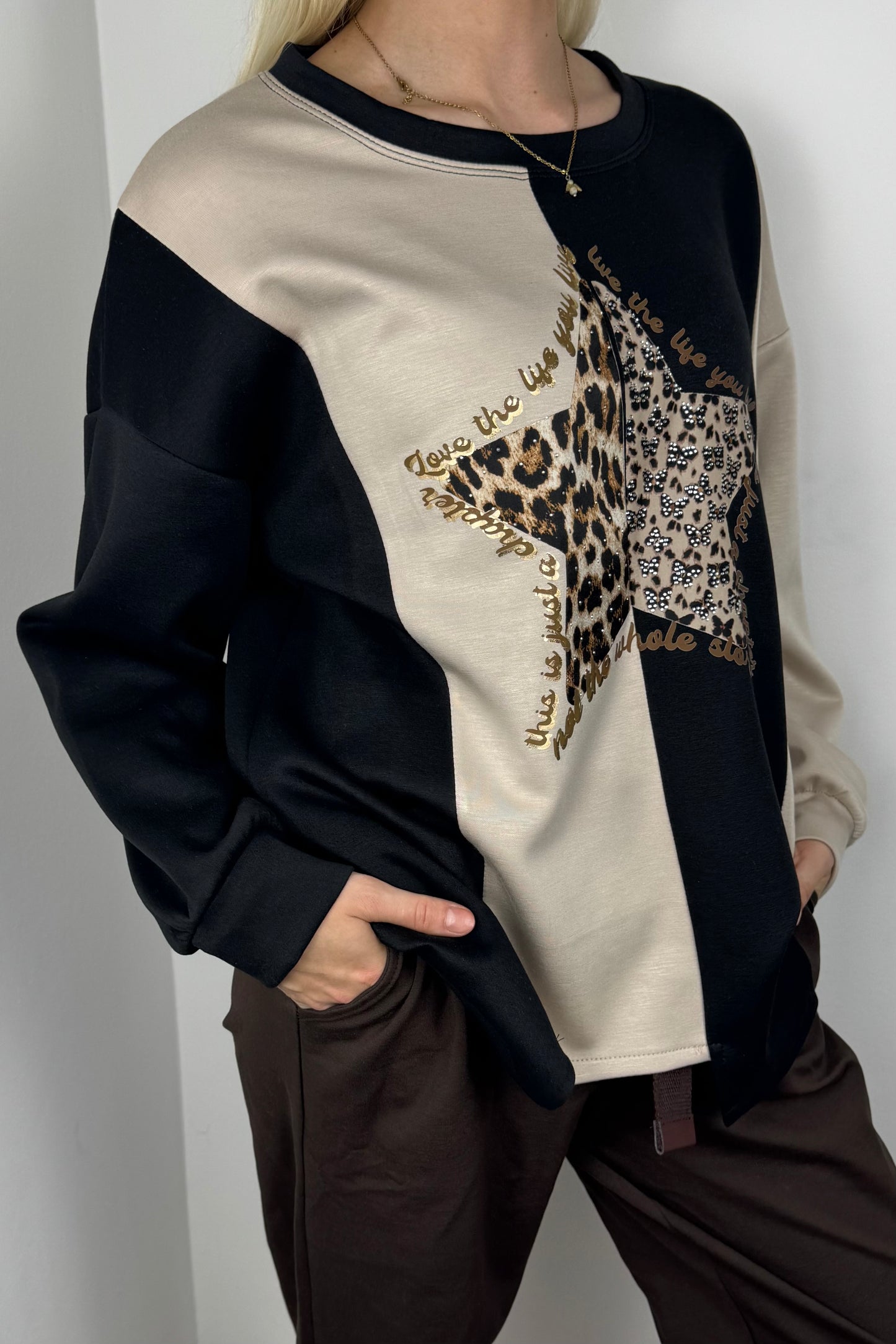 Langarmshirt mit Stern-Applikation-Schwarz