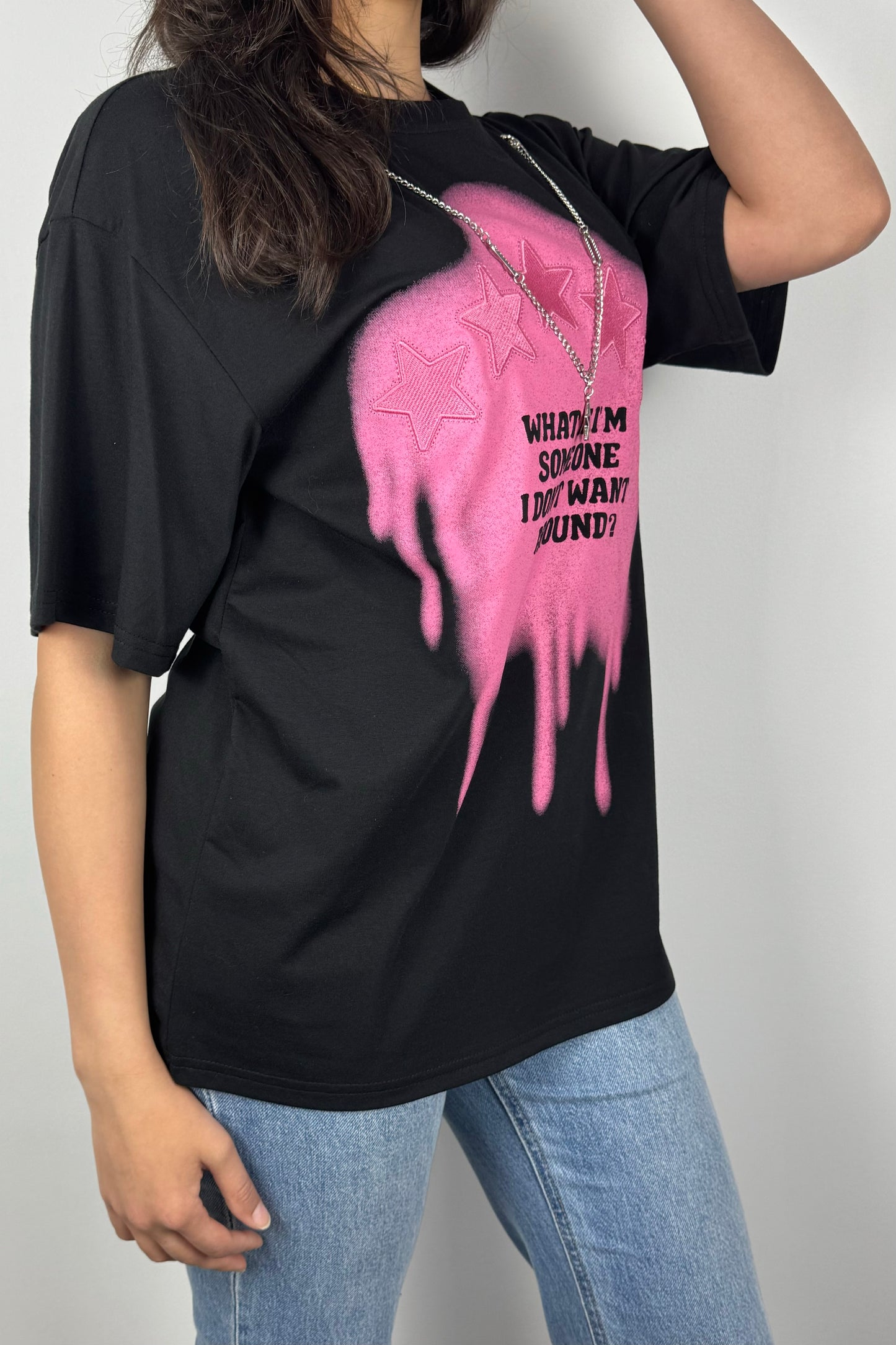 Oversize Statement-T-Shirt mit Kette – „What if I’m someone…?“