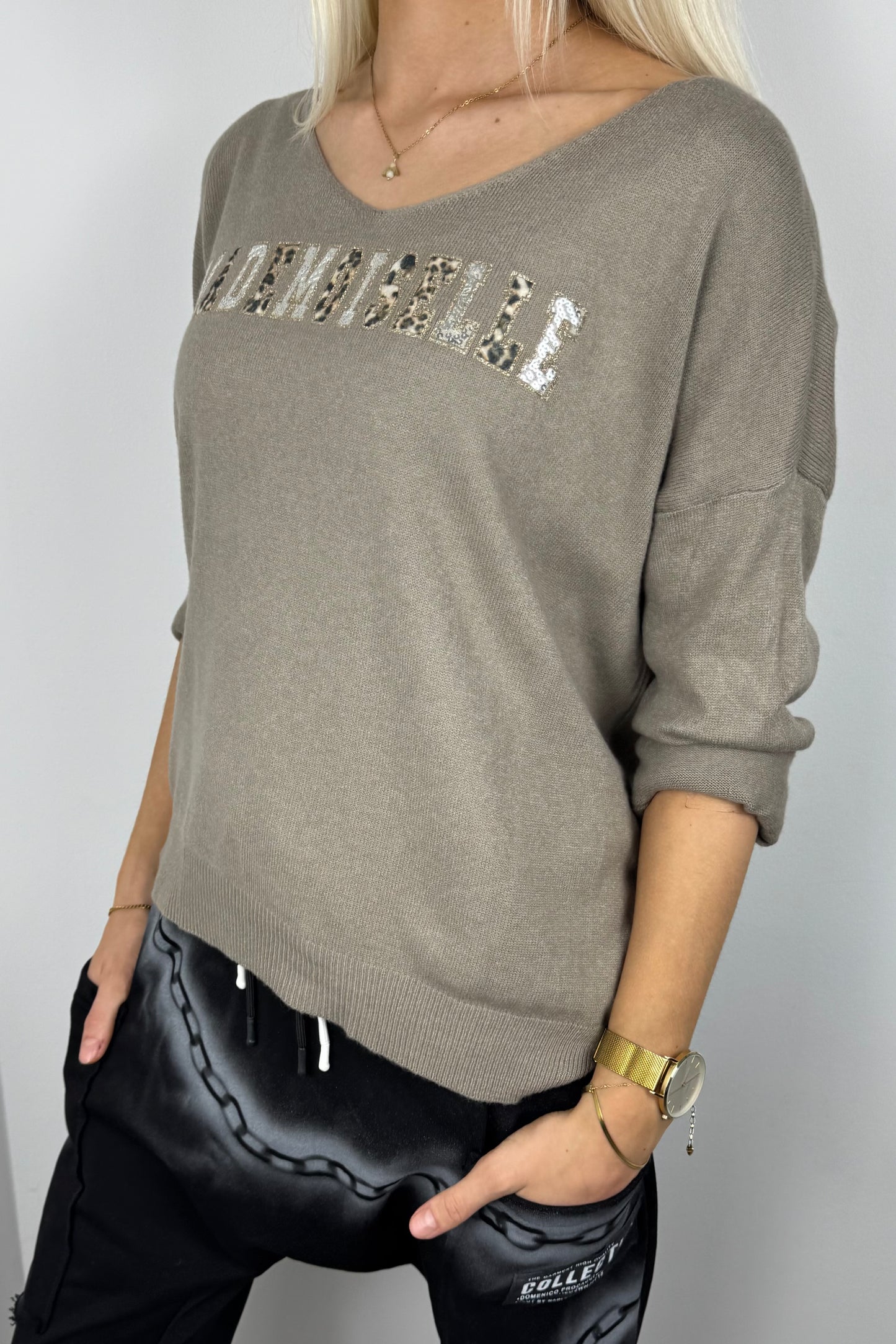 Strickshirt mit Schriftzug „Mademoiselle“-Mud