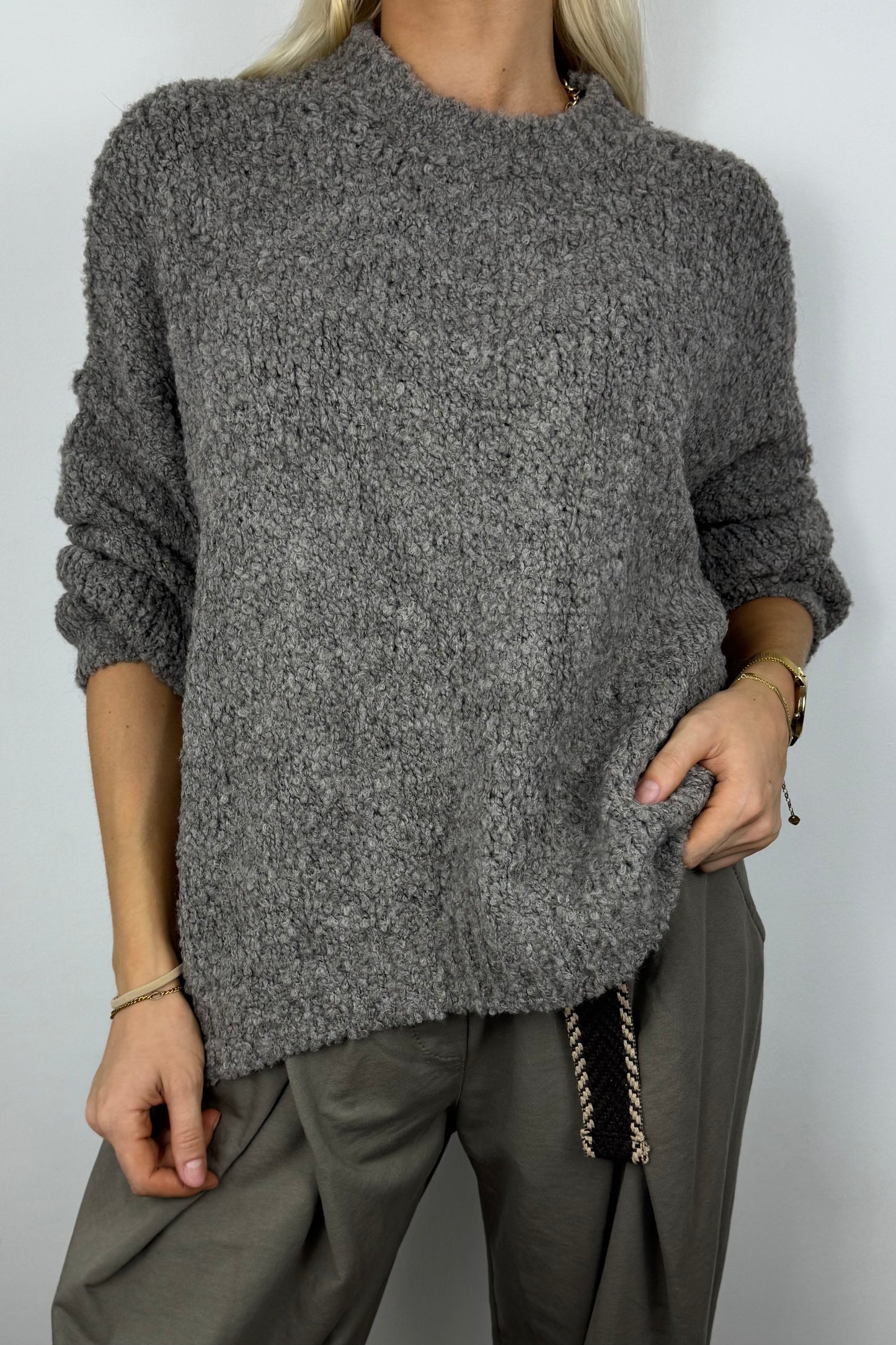 Kuscheliger Grobstrickpullover mit Stehkragen-Grau