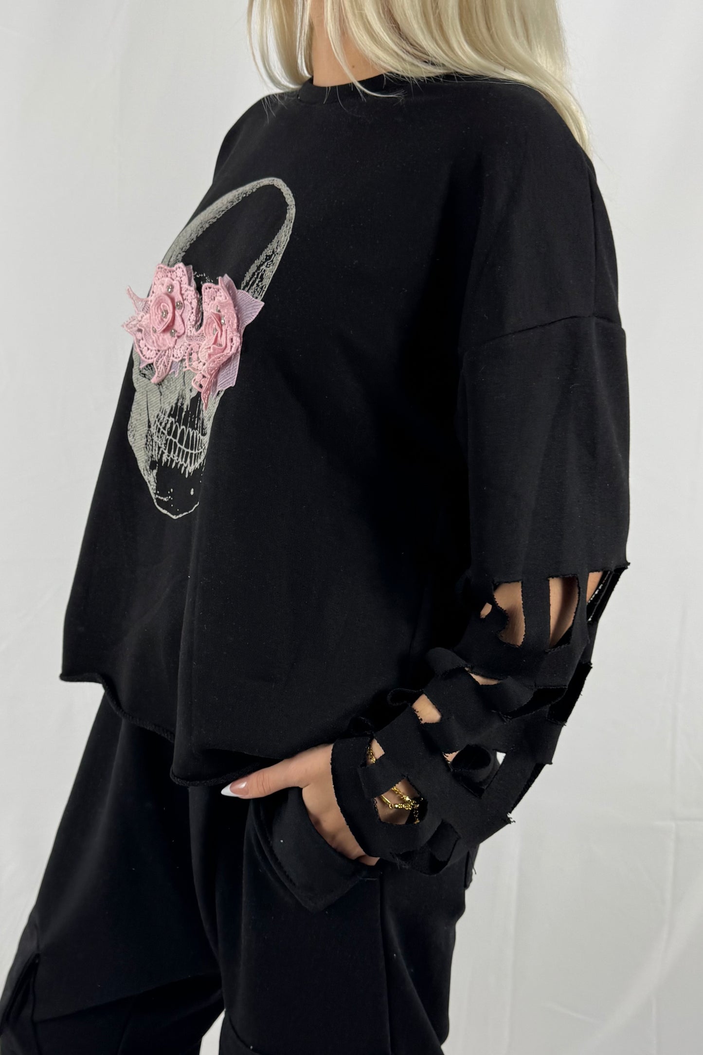 Oversize Shirt mit Totenkopf-Print & Cut-Out-Ärmeln –Schwarz