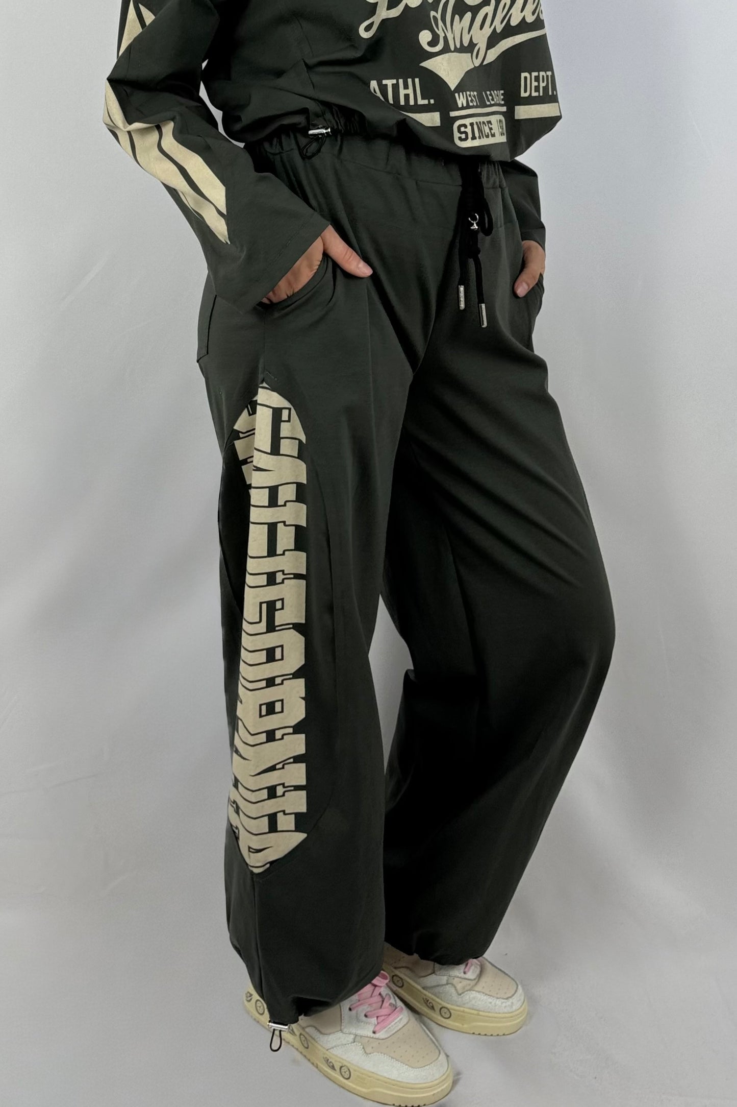Damen Hose – Sportlicher Freizeit-Look mit Schriftzug-Khaki