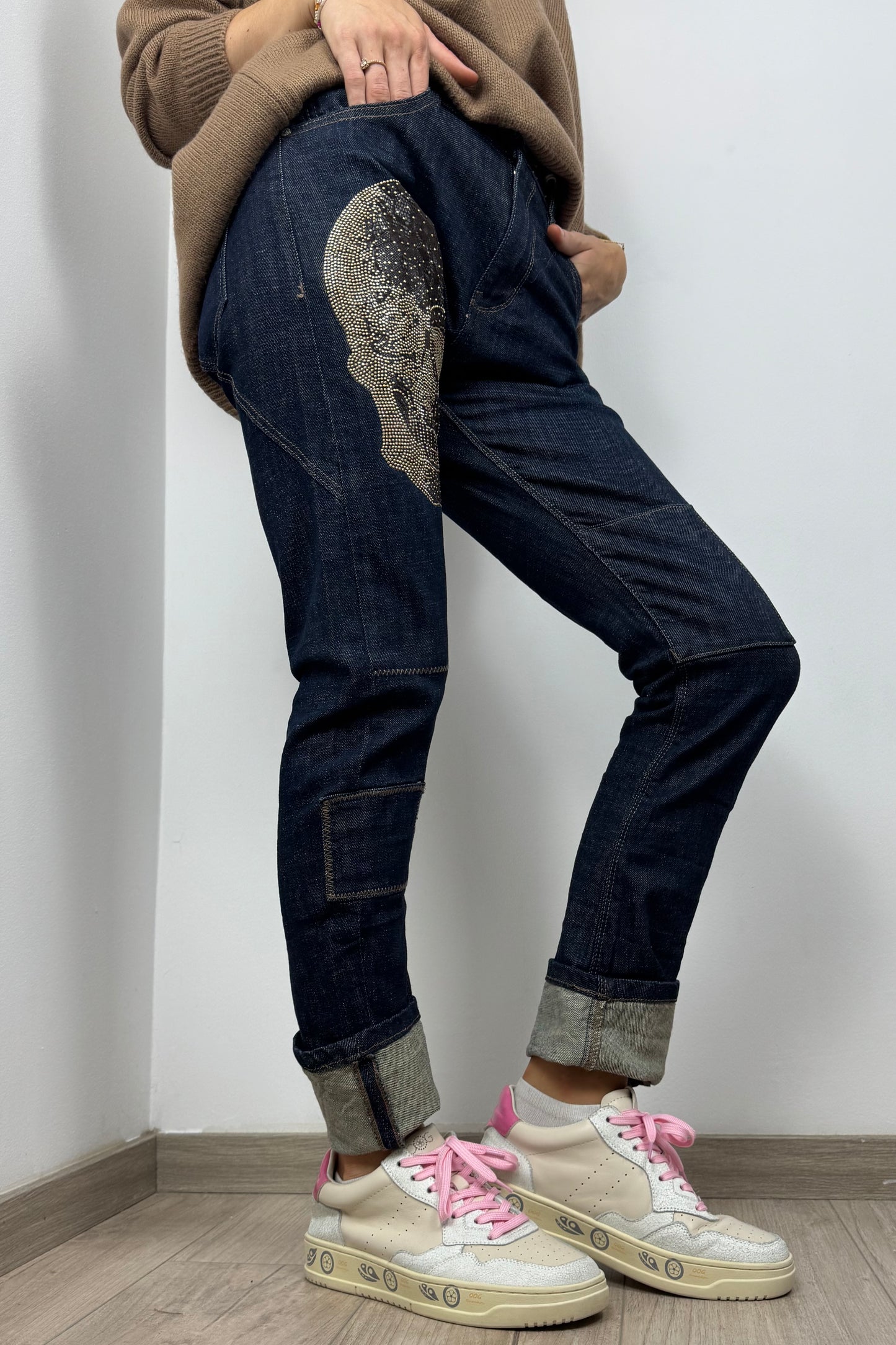 Jeans mit Strass-Skull-Motiv- dark-denim
