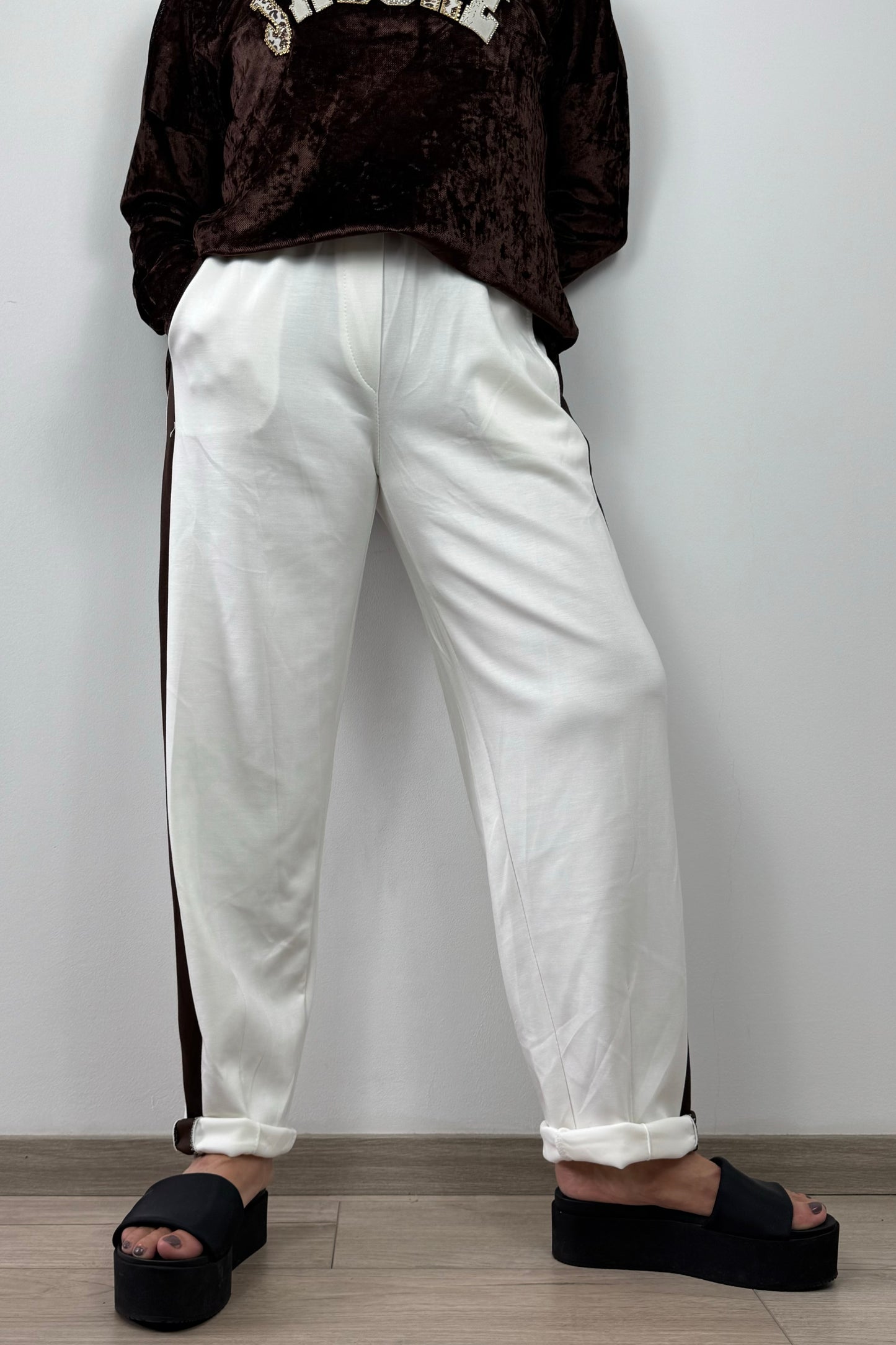 Damenhose mit Kontraststreifen – Tunnelzug & modischer Look