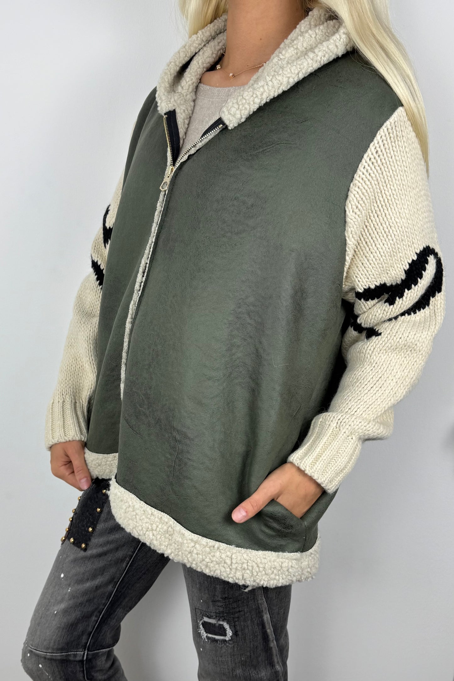 Jacke mit Teddyfutter und Strickärmeln –Khaki