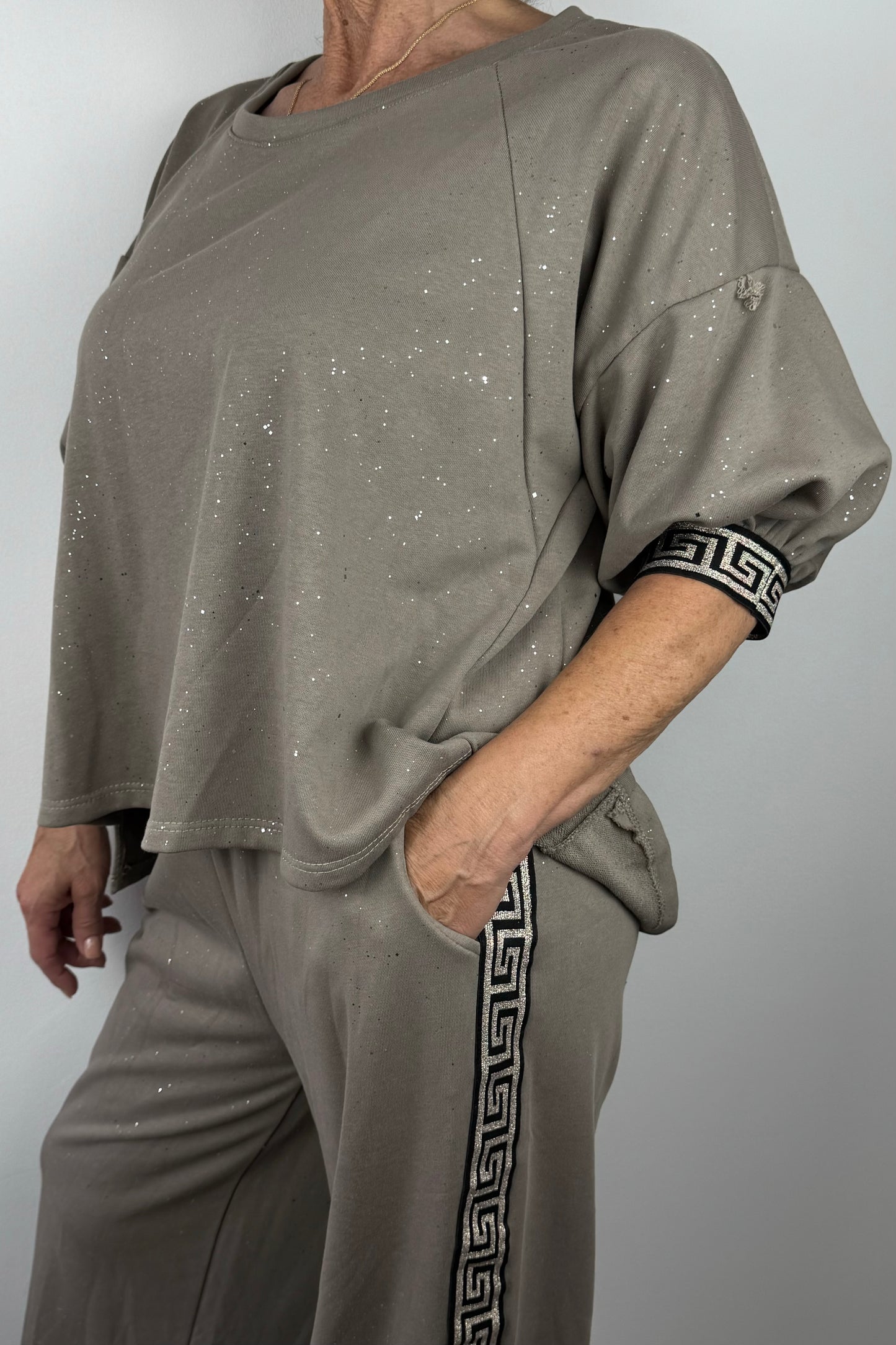 Damen-Shirt mit Glitzer – Design-Ärmel & femininer Look