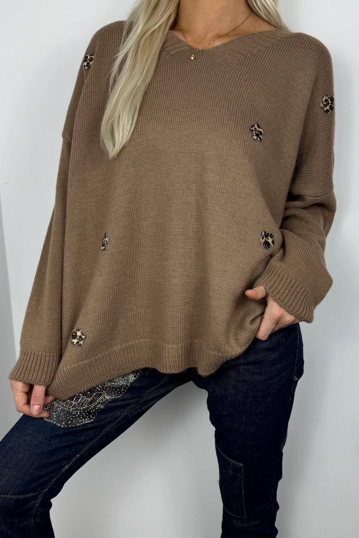 Strickshirt mit Blumen-Details-Mud