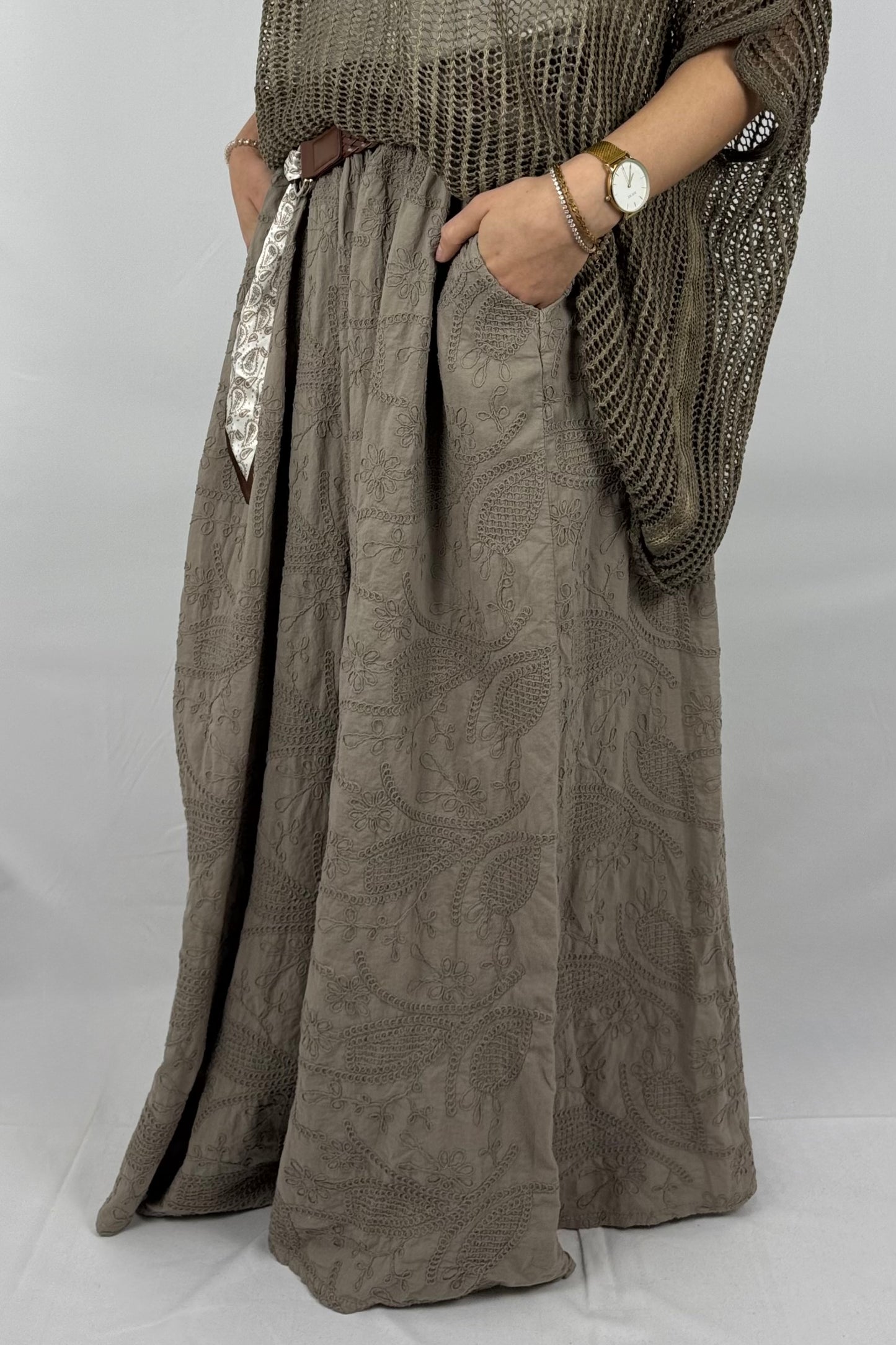 Boho Midi Rock mit Stickerei & Gürtel – Baumwolle -Mud