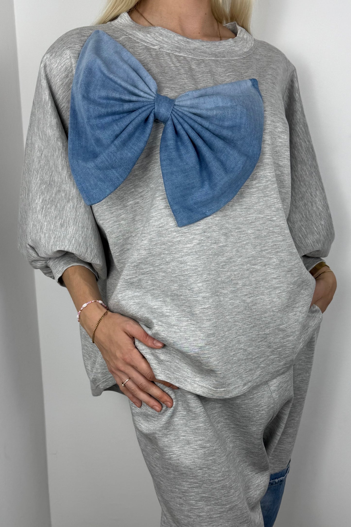 Shirt mit XXL-Schleifen-Detail-Grau