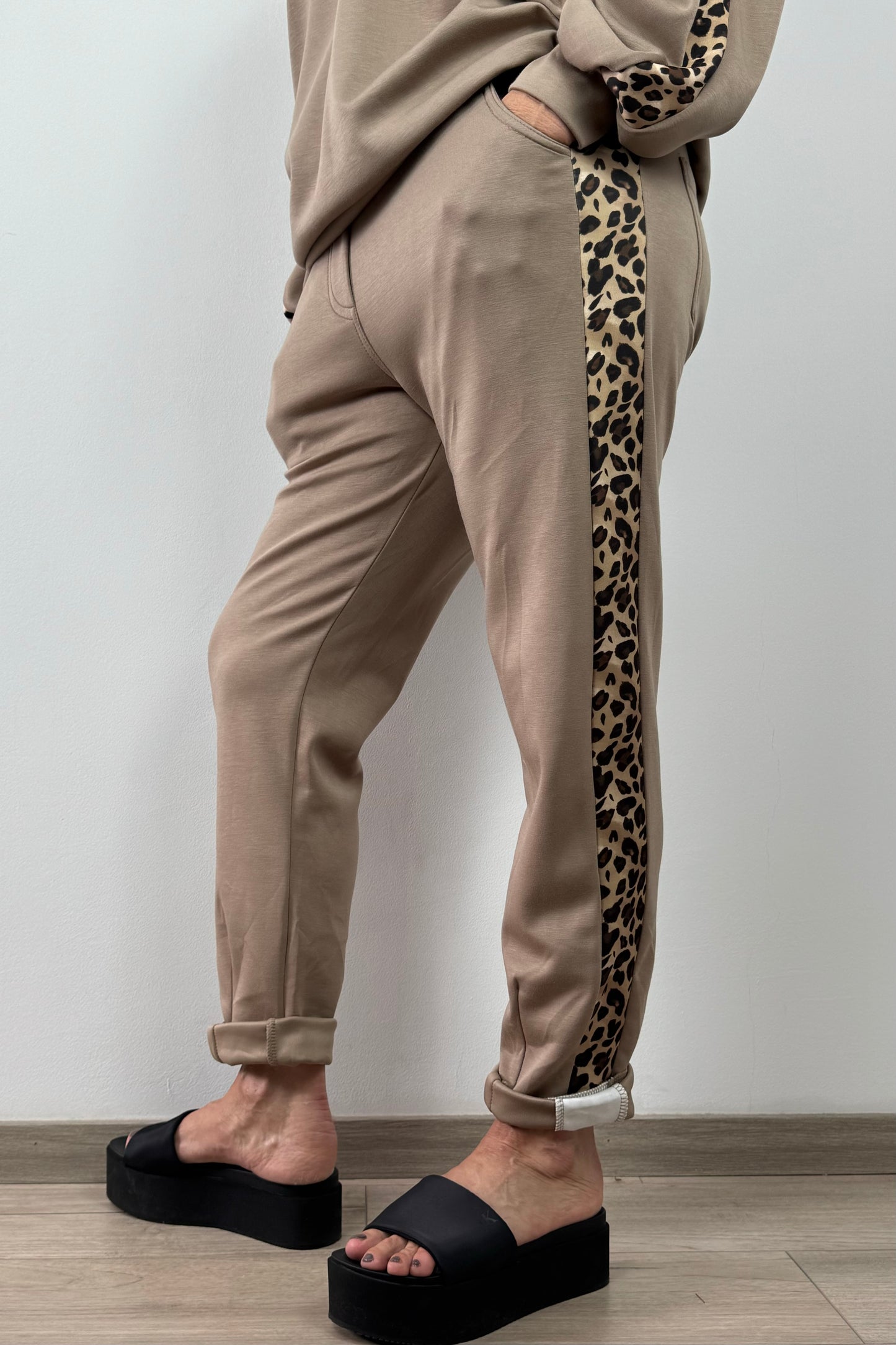Jogpants Damen – Animal-Print Seitenstreifen & Kordelzug