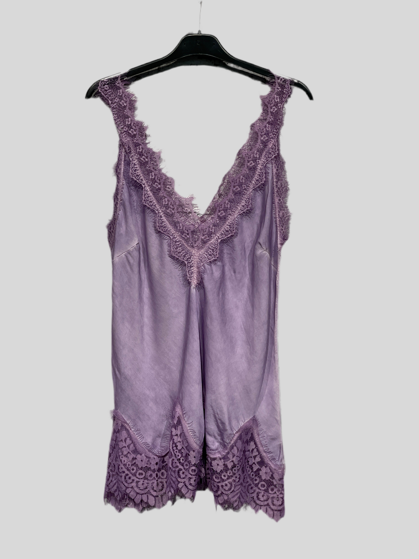 Elegantes Spitzen-Top aus Satin – Femininer Lingerie-Look für besondere Anlässe
