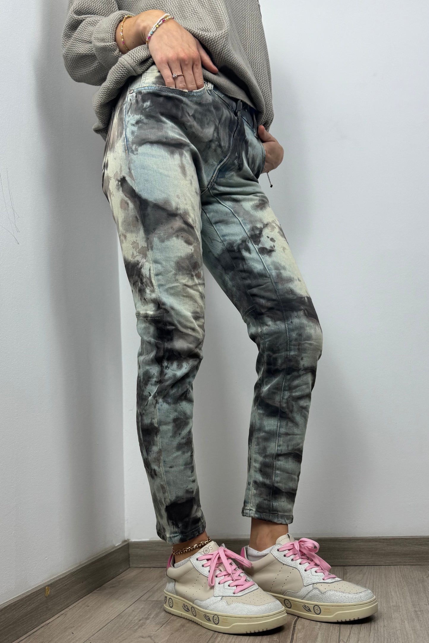Batik-Jeans im Used-Look – Unikat-Style mit Charakter