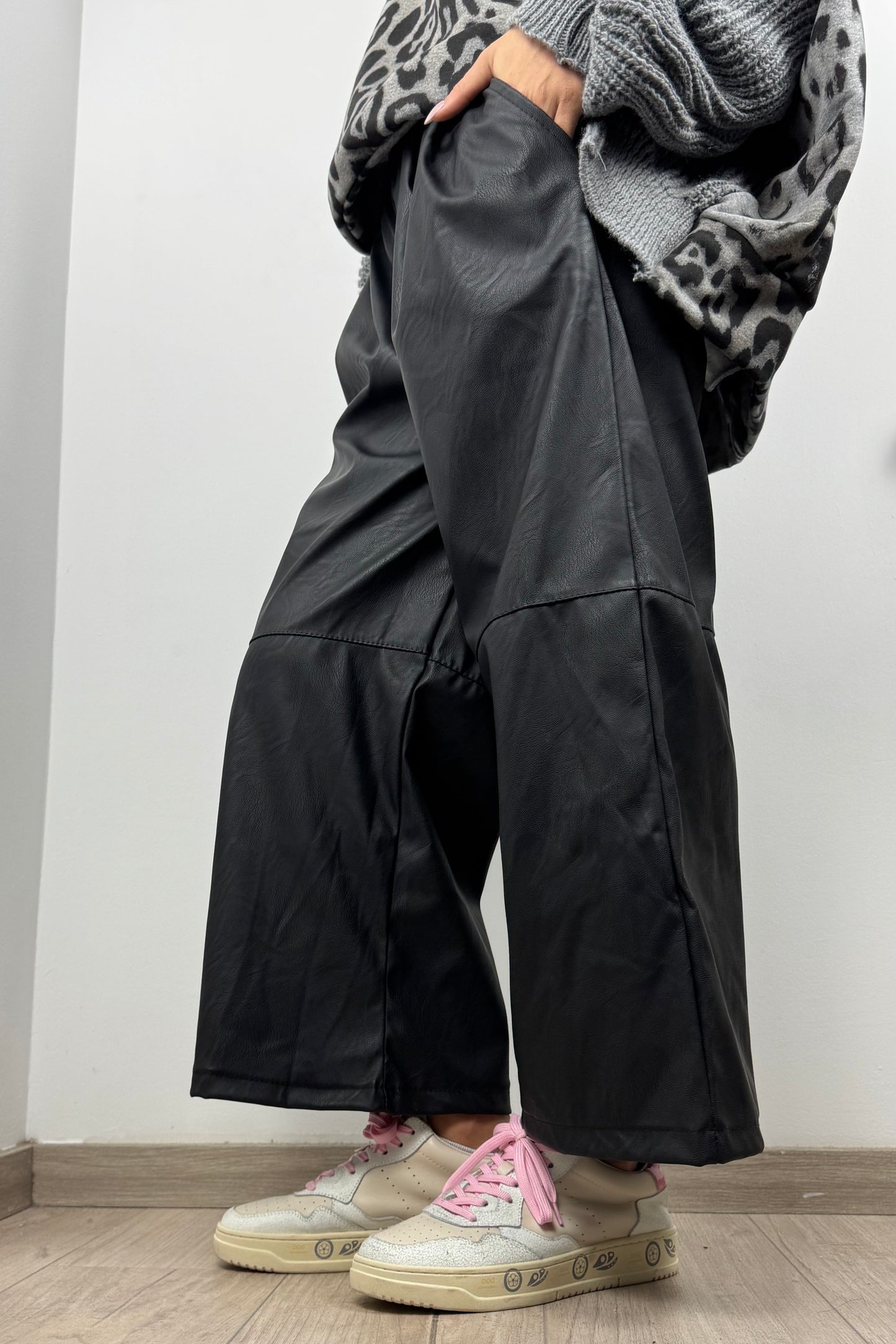 Cropped Leder-Look Hose mit Gummibund –Schwarz