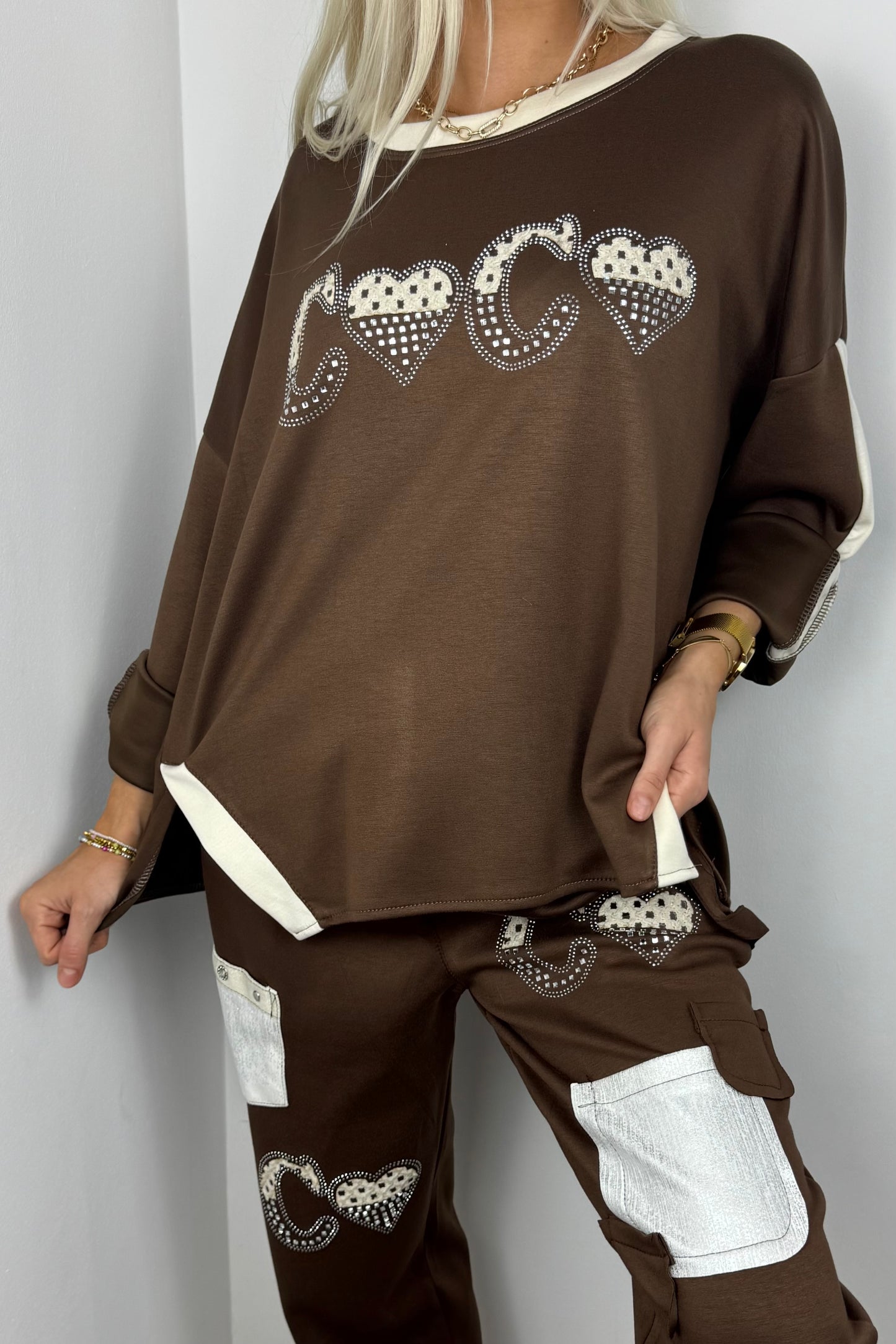 Stylisches Shirt mit Schmuckstein-Details-Choco