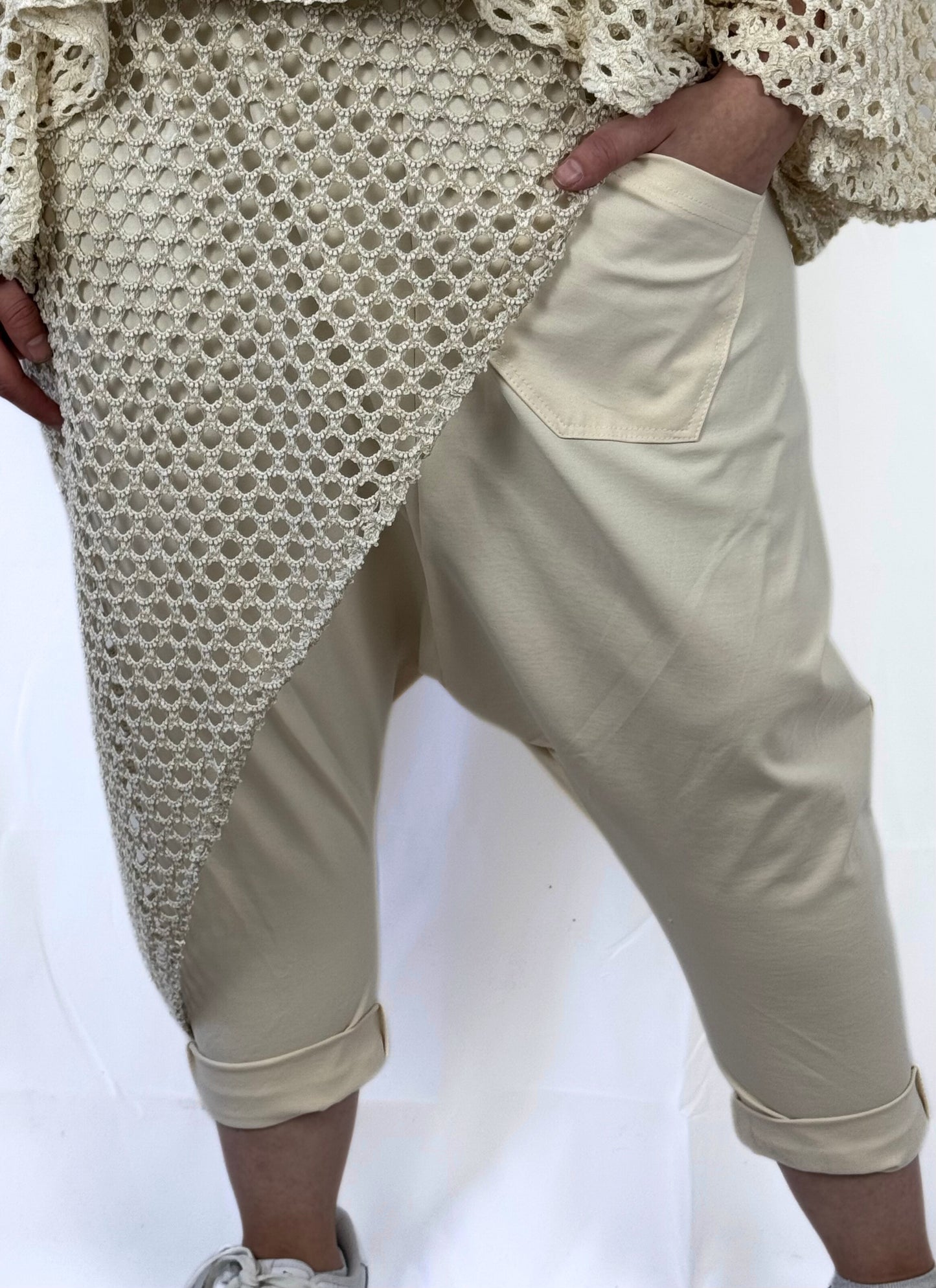 Beige Baggyhose mit Netzdetails – sportlich & stylisch