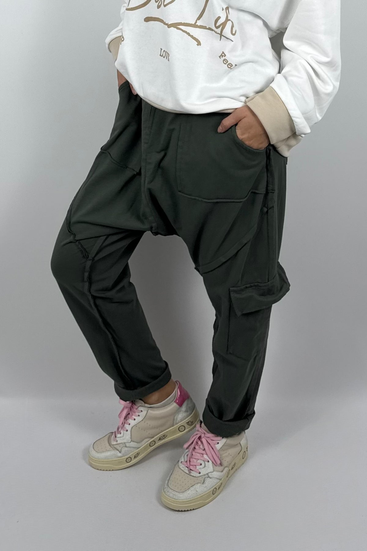 Damen-Cargohose mit tiefem Schritt und Ziernähten-Khaki