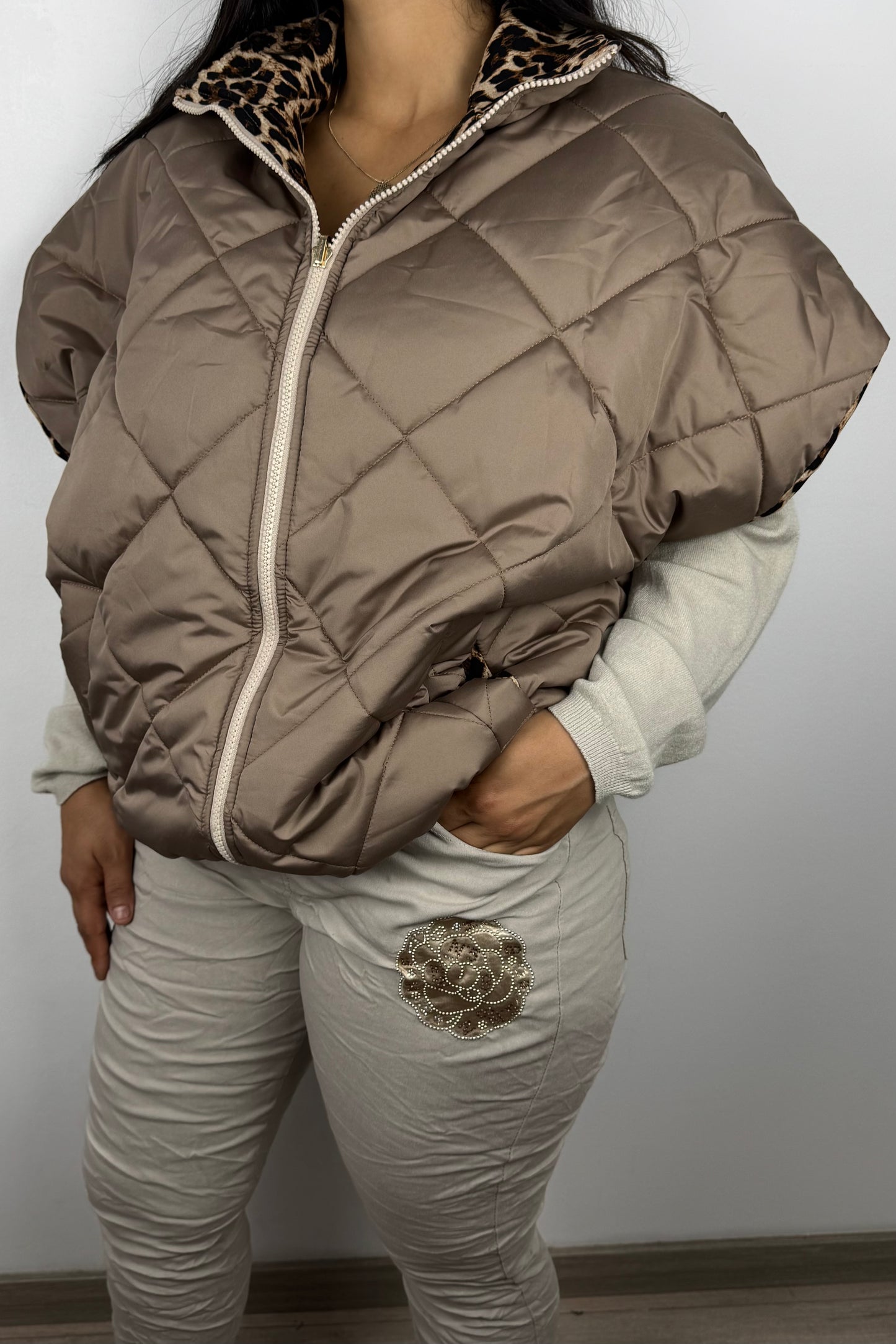 Wendeweste mit Steppdesign und Animalprint