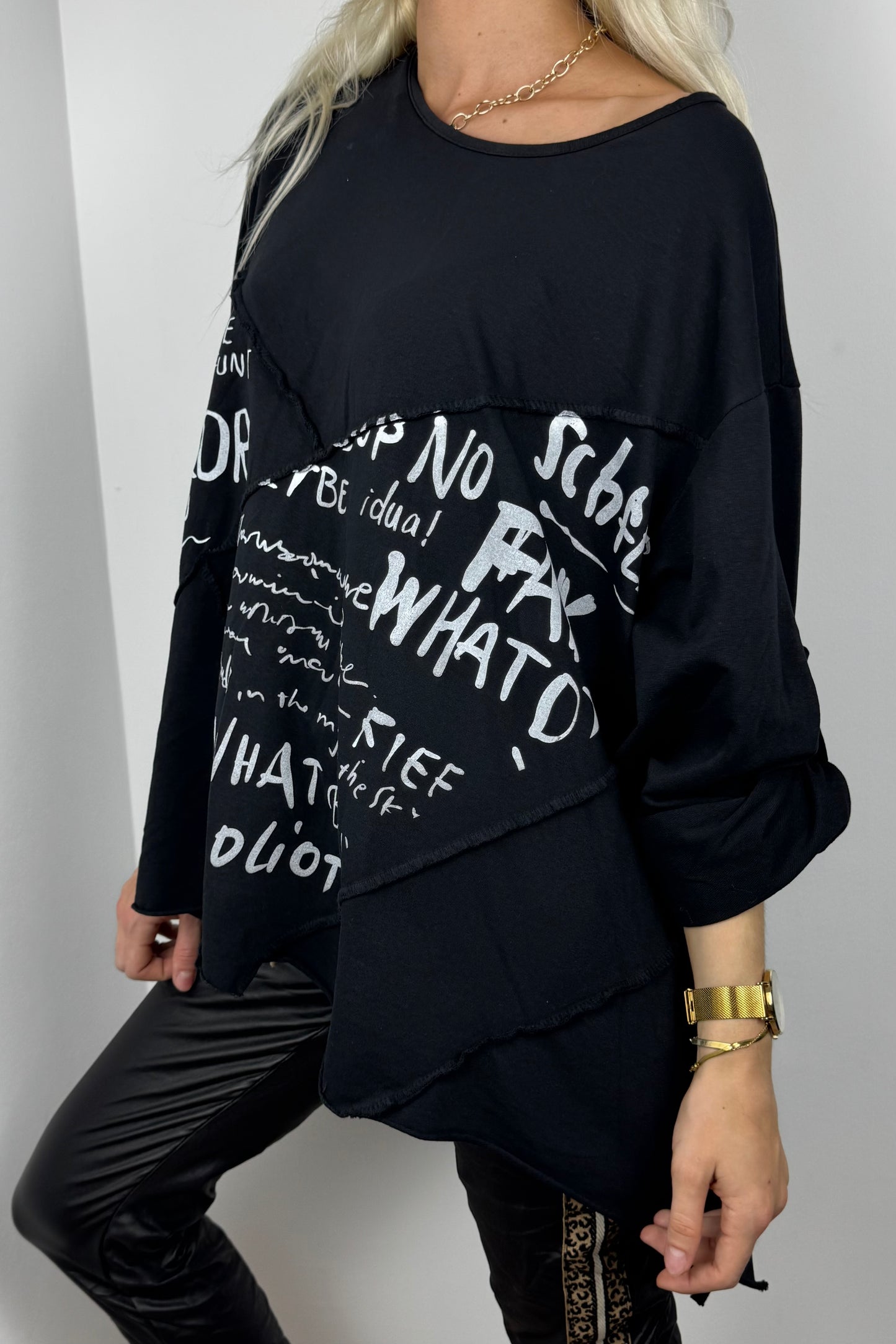 Oversize Shirt mit asymmetrischem Schnitt und Print-Details-Schwarz