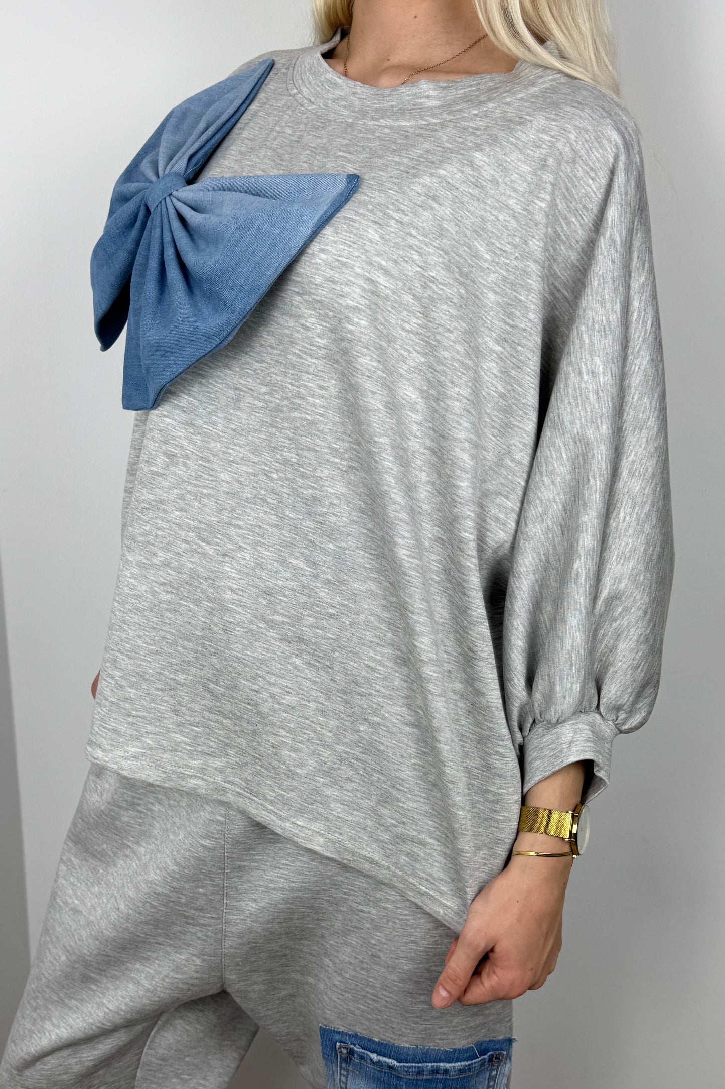 Shirt mit XXL-Schleifen-Detail-Grau