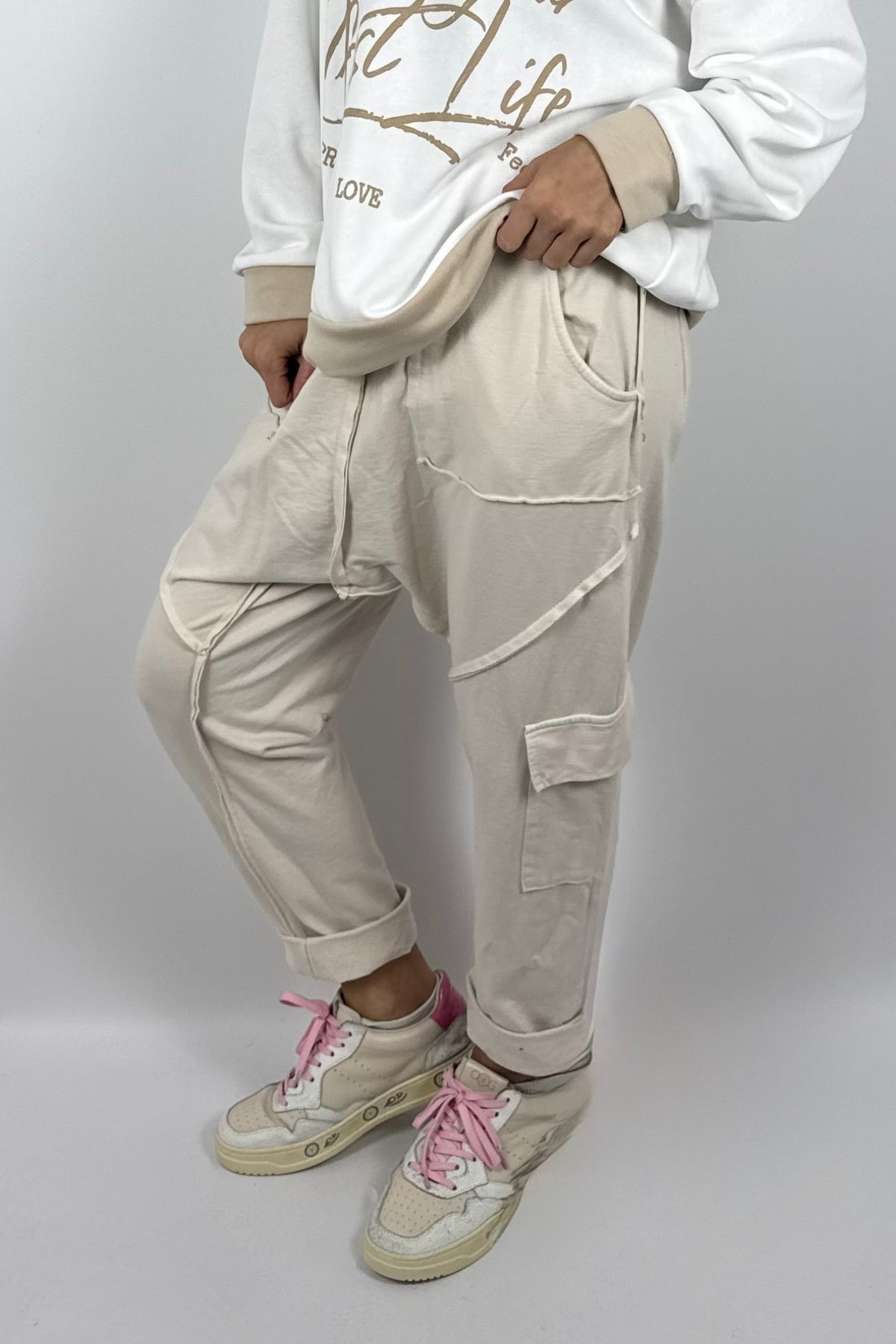 Damen-Cargohose mit tiefem Schritt und Ziernähten-Beige