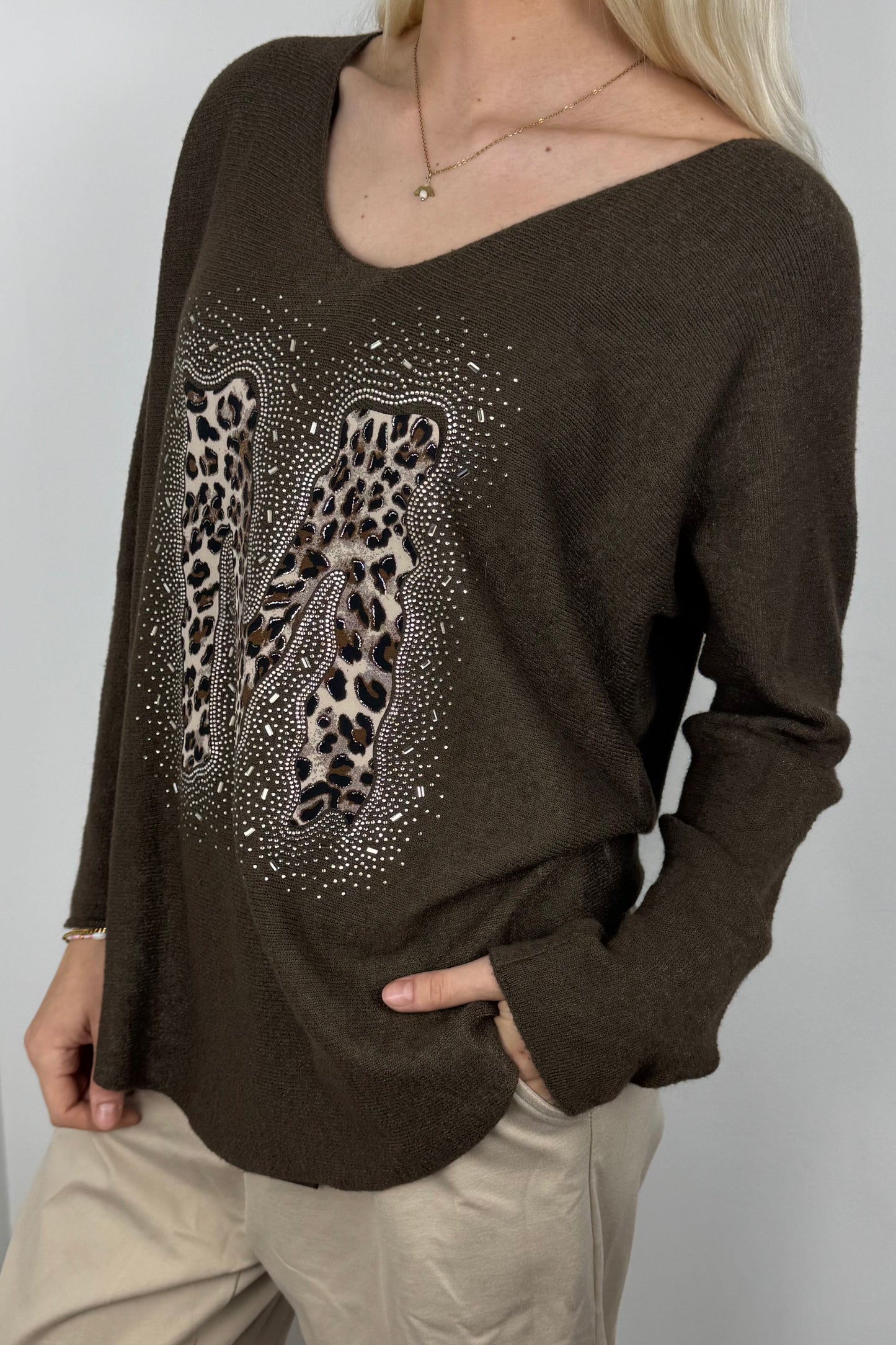Langarmshirt mit Strass-Detail und M-Applikation-Choco