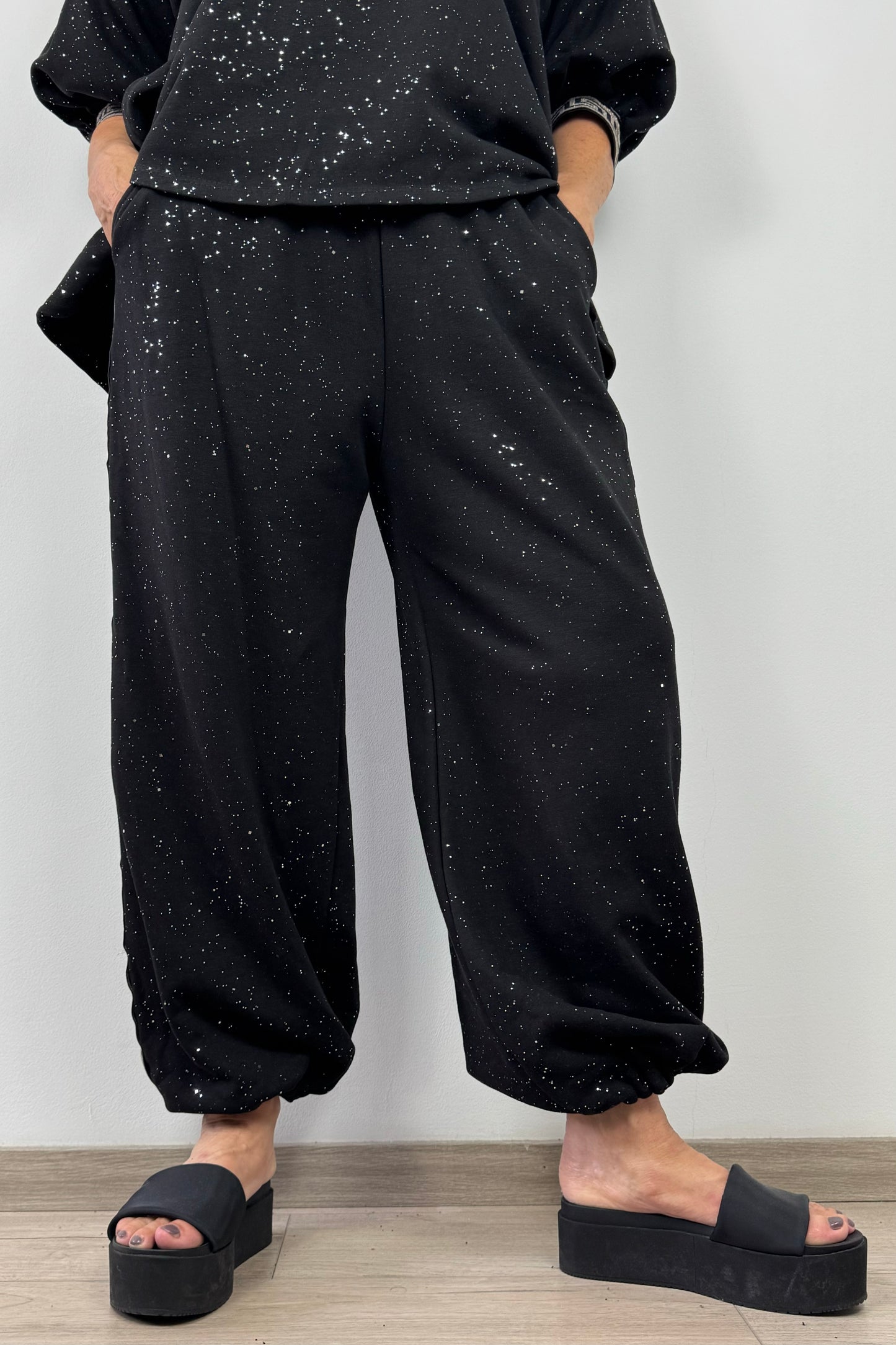 Damen Jogpants mit Glitzer – Zierstreifen & komfortabler Sitz