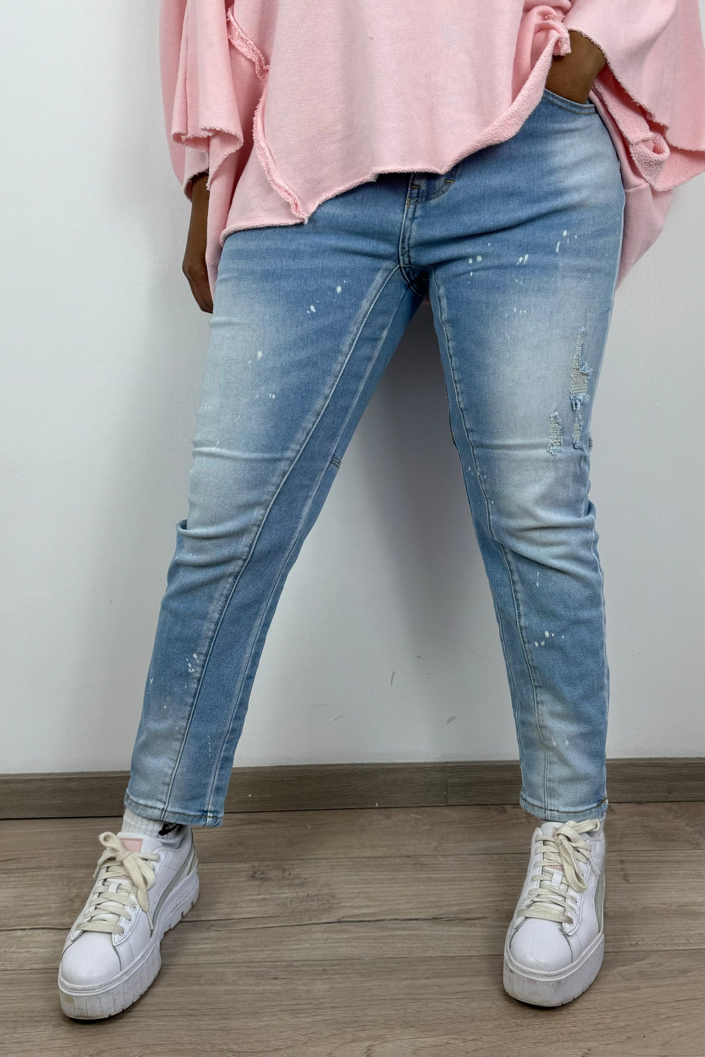 Hellblaue Damenjeans – moderner Urban-Look