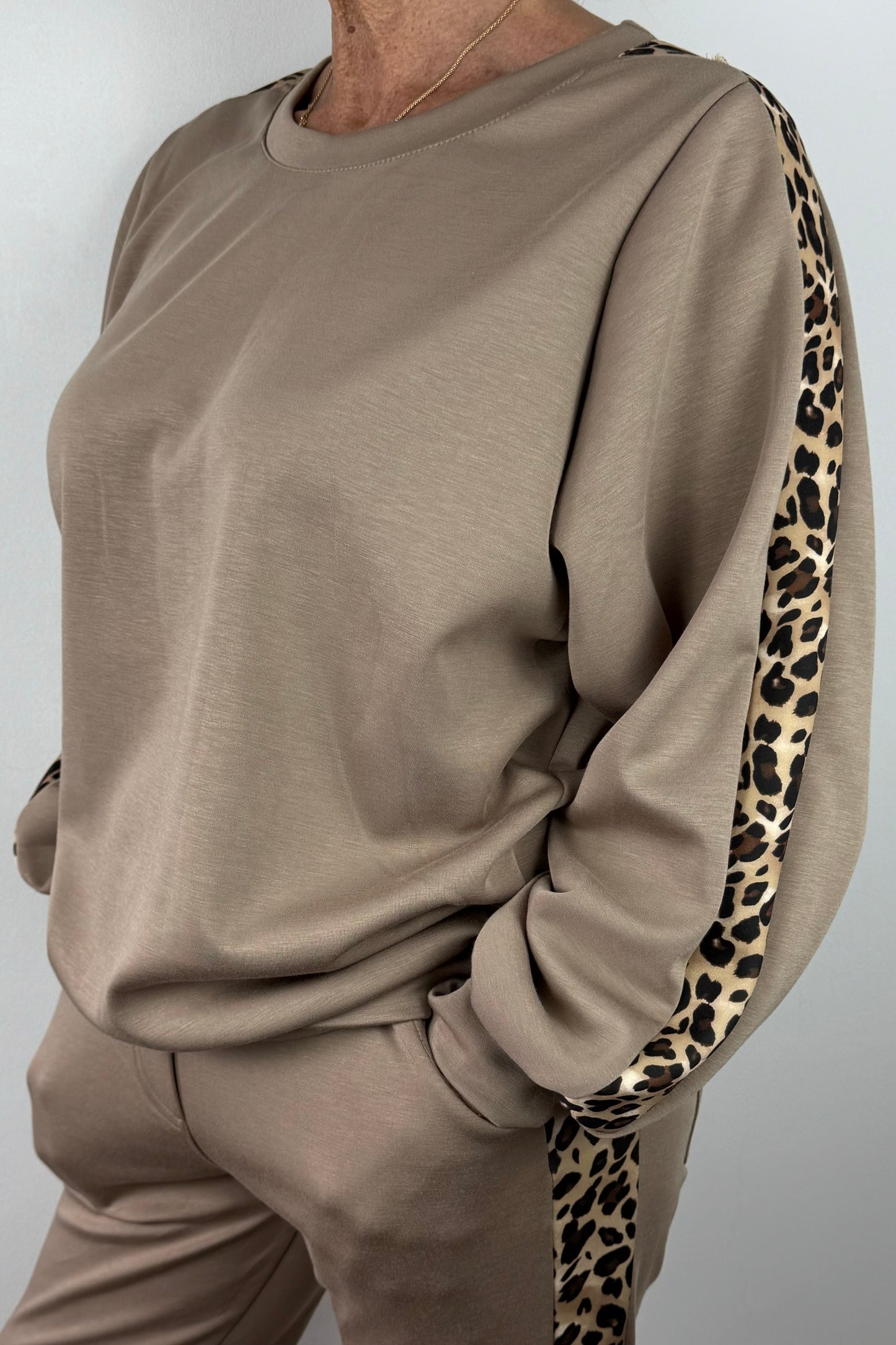 Damen-Sweatshirt – Ärmel mit Animal-Print & Relaxed Fit