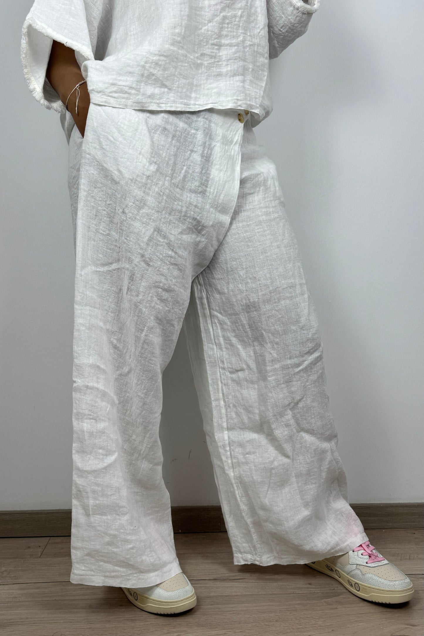 Leinenhose Damen – weit & mit Knopfdetails