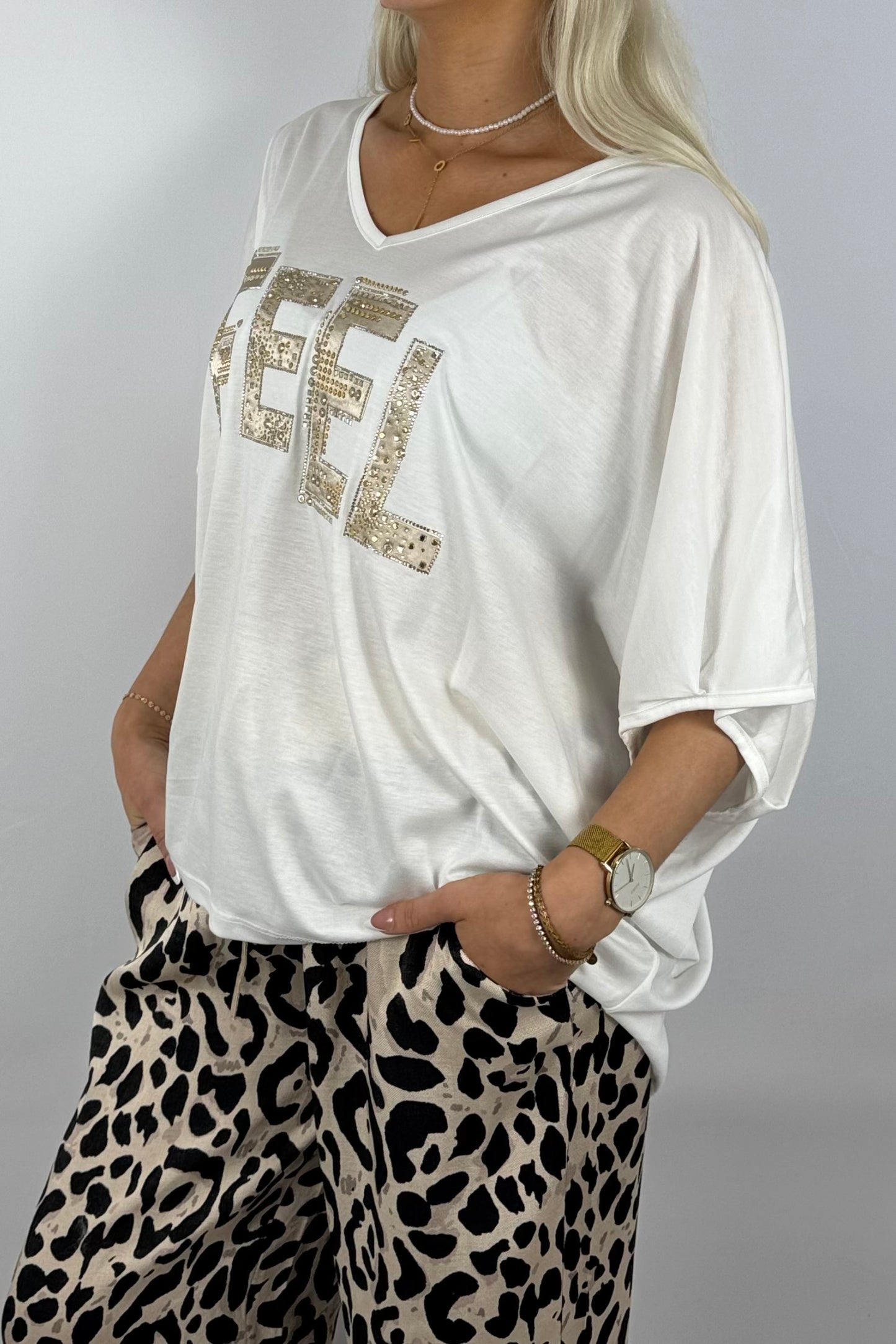 Oversize-Shirt mit „FEEL“-Strass-Applikation-Weiß